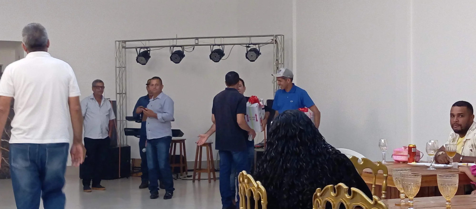 /image/19o-encontro-de-liderancas-rurais-reune-autoridades-associacoes-e-produtores-em-lagoa-dos-patos-mg?src=https%3A%2F%2Fimg2.pixhost.to%2Fimages%2F7461%2F719066149_img_20251205_214328.jpg&w=2000&q=85