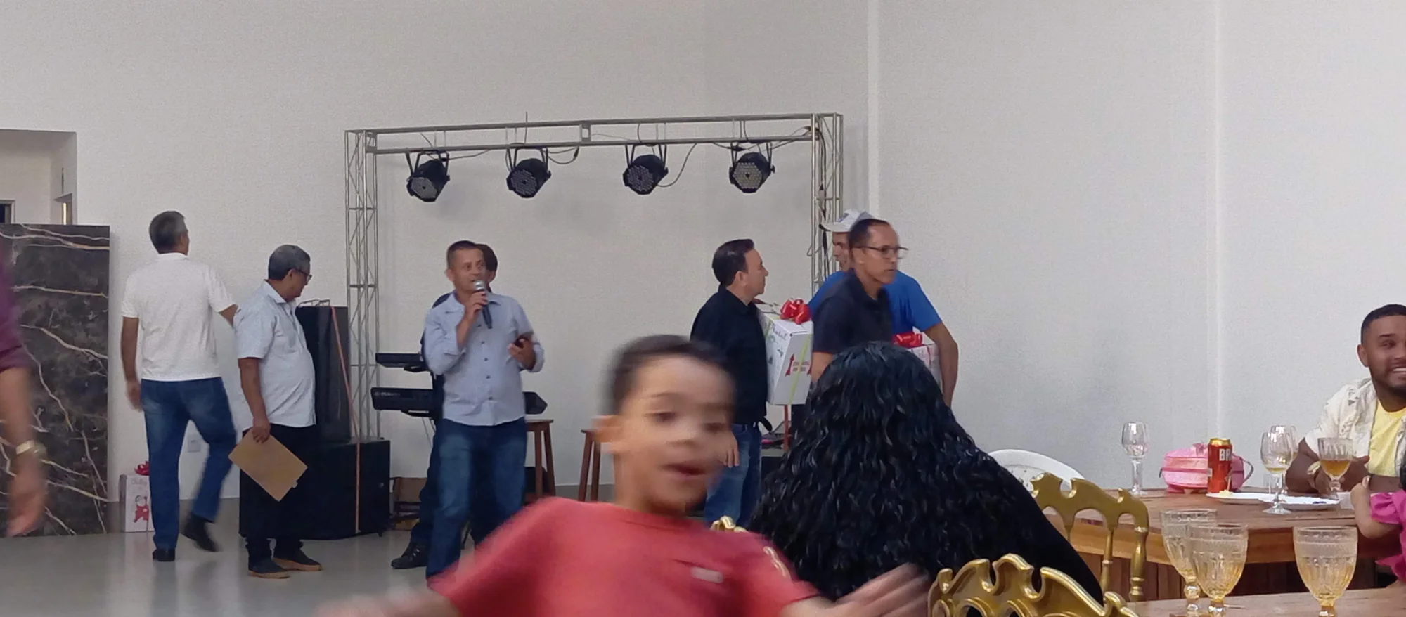 /image/19o-encontro-de-liderancas-rurais-reune-autoridades-associacoes-e-produtores-em-lagoa-dos-patos-mg?src=https%3A%2F%2Fimg2.pixhost.to%2Fimages%2F7461%2F719066152_img_20251205_214333.jpg&w=2000&q=85
