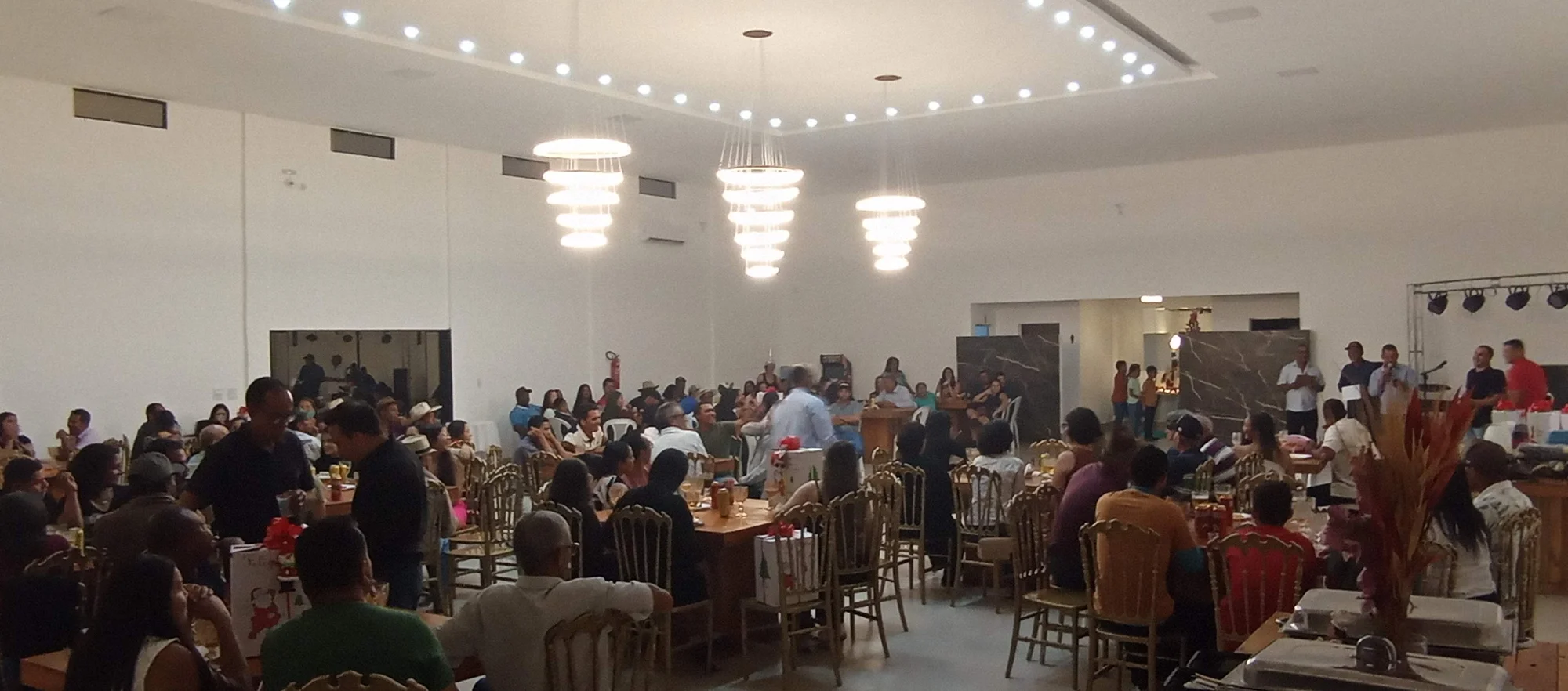 /image/19o-encontro-de-liderancas-rurais-reune-autoridades-associacoes-e-produtores-em-lagoa-dos-patos-mg?src=https%3A%2F%2Fimg2.pixhost.to%2Fimages%2F7461%2F719066182_img_20251205_214549.jpg&w=2000&q=85