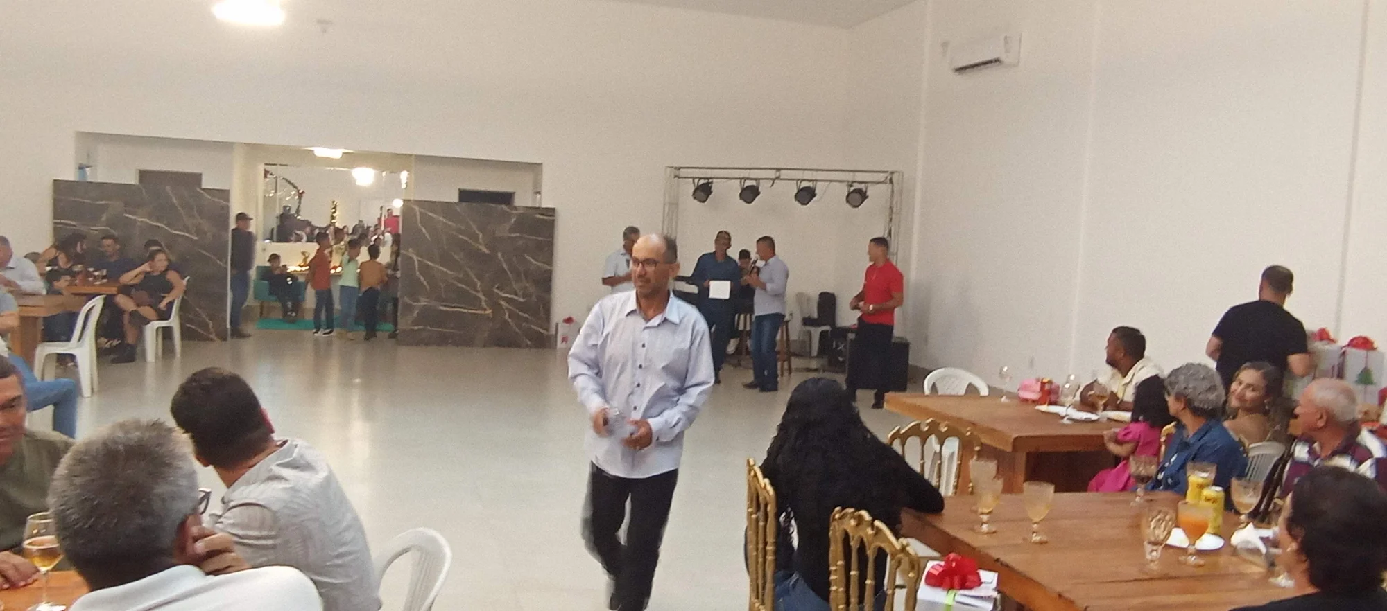 /image/19o-encontro-de-liderancas-rurais-reune-autoridades-associacoes-e-produtores-em-lagoa-dos-patos-mg?src=https%3A%2F%2Fimg2.pixhost.to%2Fimages%2F7461%2F719066186_img_20251205_214600.jpg&w=2000&q=85