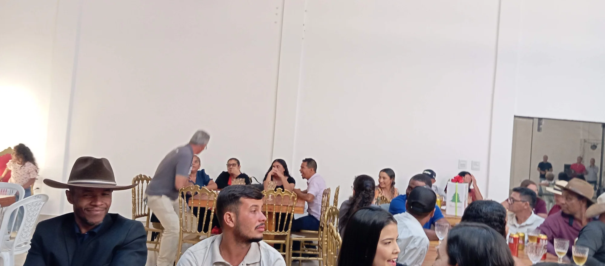 /image/19o-encontro-de-liderancas-rurais-reune-autoridades-associacoes-e-produtores-em-lagoa-dos-patos-mg?src=https%3A%2F%2Fimg2.pixhost.to%2Fimages%2F7461%2F719066270_img_20251205_215005.jpg&w=2000&q=85