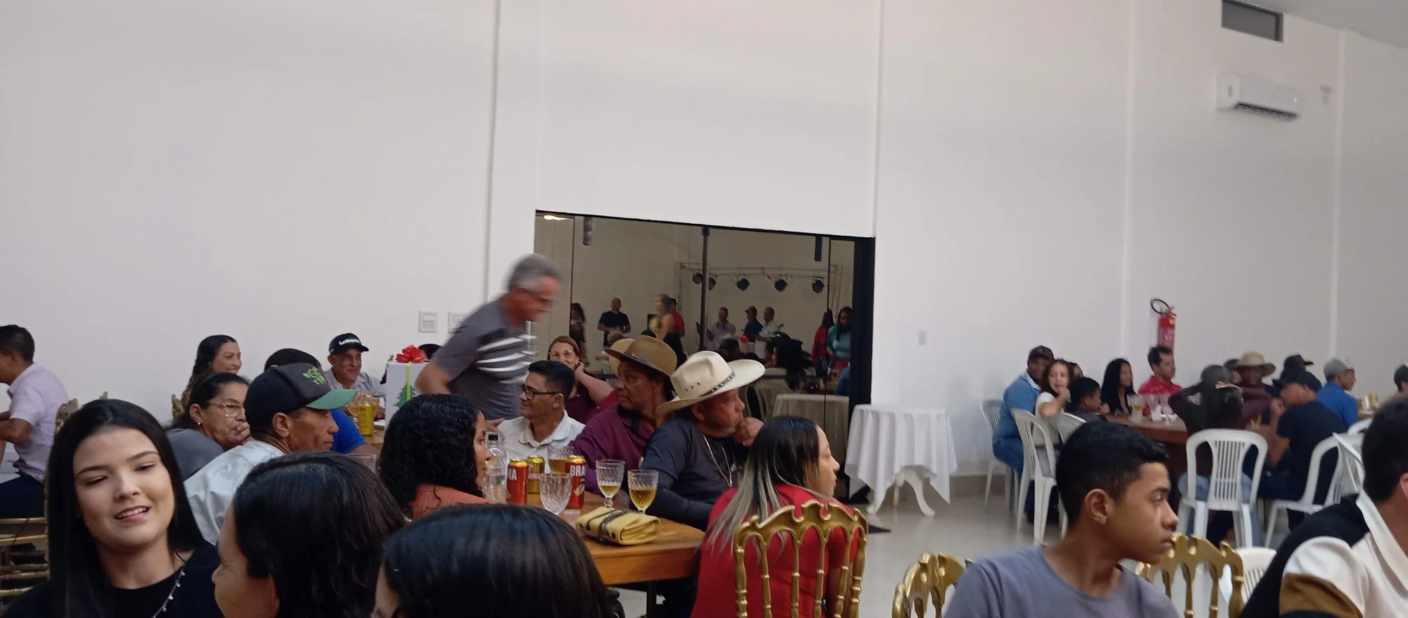 /image/19o-encontro-de-liderancas-rurais-reune-autoridades-associacoes-e-produtores-em-lagoa-dos-patos-mg?src=https%3A%2F%2Fimg2.pixhost.to%2Fimages%2F7461%2F719066282_img_20251205_215011.jpg&w=2000&q=85