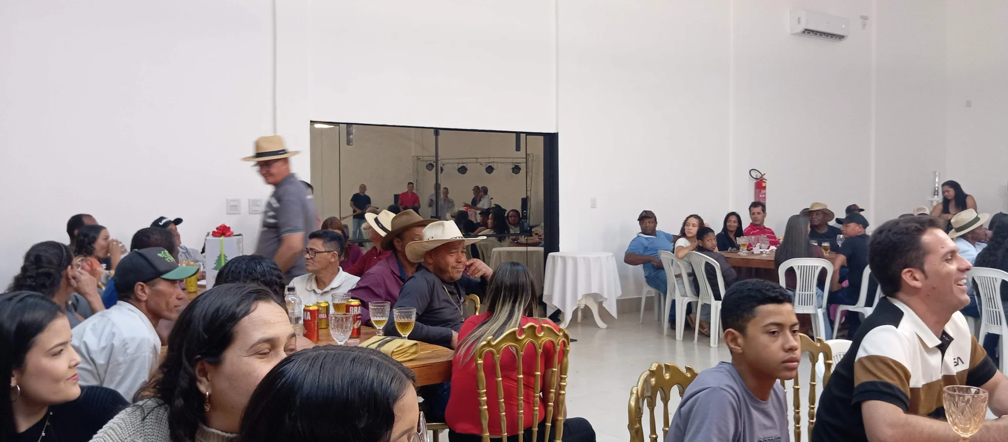 /image/19o-encontro-de-liderancas-rurais-reune-autoridades-associacoes-e-produtores-em-lagoa-dos-patos-mg?src=https%3A%2F%2Fimg2.pixhost.to%2Fimages%2F7461%2F719066294_img_20251205_215123.jpg&w=2000&q=85