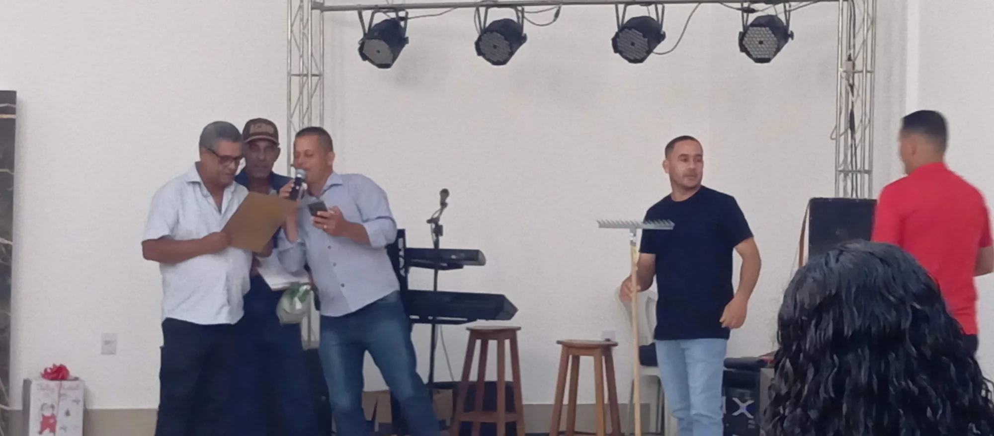 /image/19o-encontro-de-liderancas-rurais-reune-autoridades-associacoes-e-produtores-em-lagoa-dos-patos-mg?src=https%3A%2F%2Fimg2.pixhost.to%2Fimages%2F7461%2F719066360_img_20251205_215232.jpg&w=2000&q=85