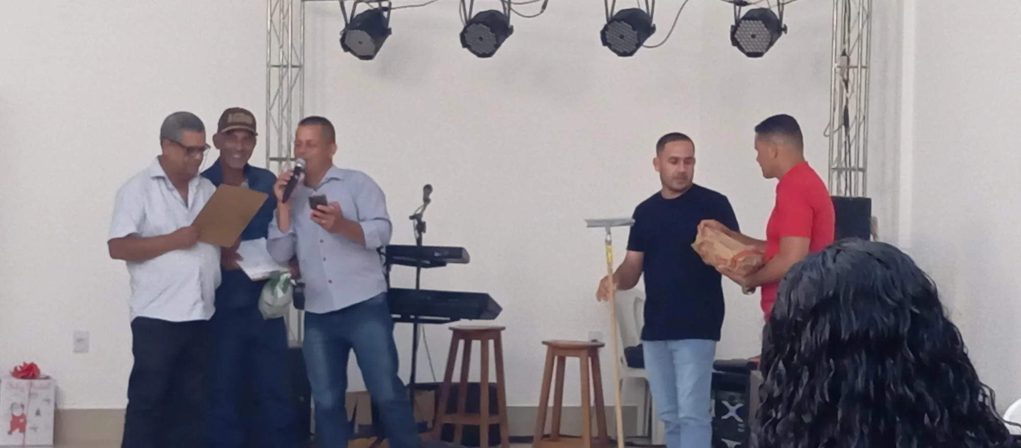 /image/19o-encontro-de-liderancas-rurais-reune-autoridades-associacoes-e-produtores-em-lagoa-dos-patos-mg?src=https%3A%2F%2Fimg2.pixhost.to%2Fimages%2F7461%2F719066372_img_20251205_215234.jpg&w=2000&q=85