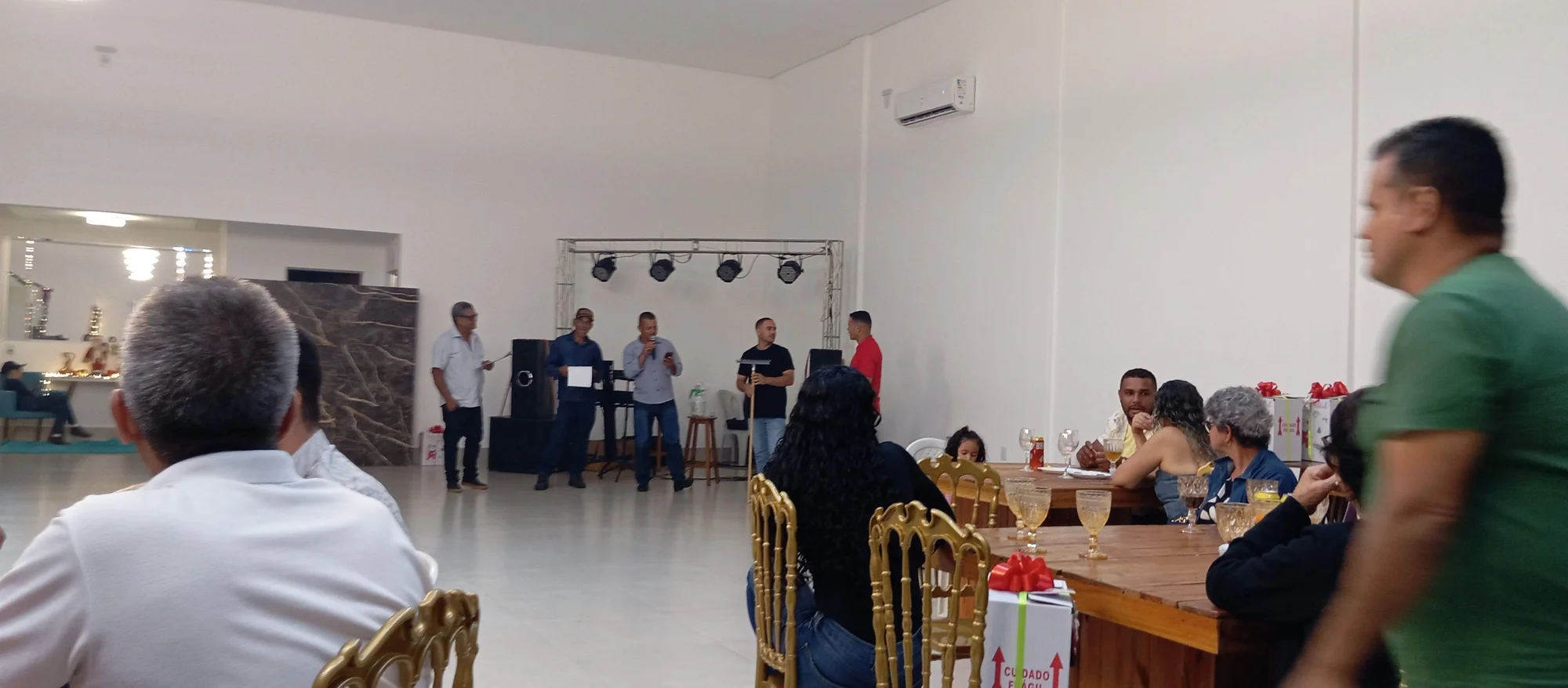 /image/19o-encontro-de-liderancas-rurais-reune-autoridades-associacoes-e-produtores-em-lagoa-dos-patos-mg?src=https%3A%2F%2Fimg2.pixhost.to%2Fimages%2F7461%2F719066440_img_20251205_215537.jpg&w=2000&q=85