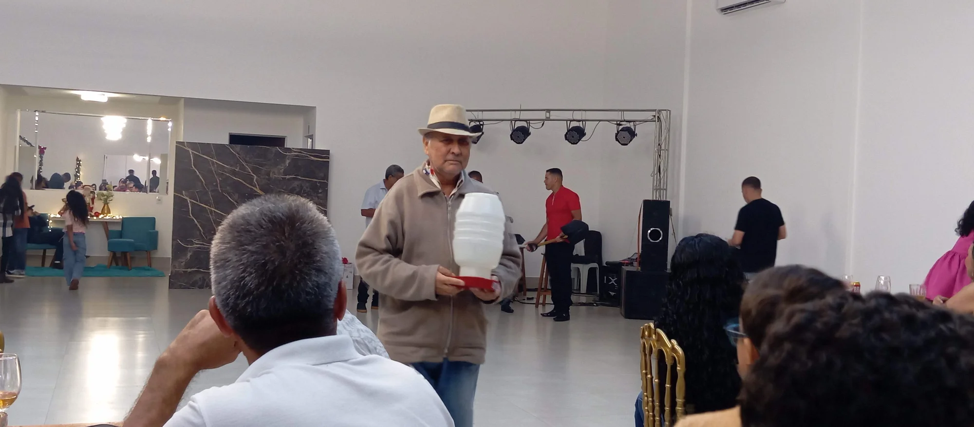 /image/19o-encontro-de-liderancas-rurais-reune-autoridades-associacoes-e-produtores-em-lagoa-dos-patos-mg?src=https%3A%2F%2Fimg2.pixhost.to%2Fimages%2F7461%2F719066448_img_20251205_215640.jpg&w=2000&q=85