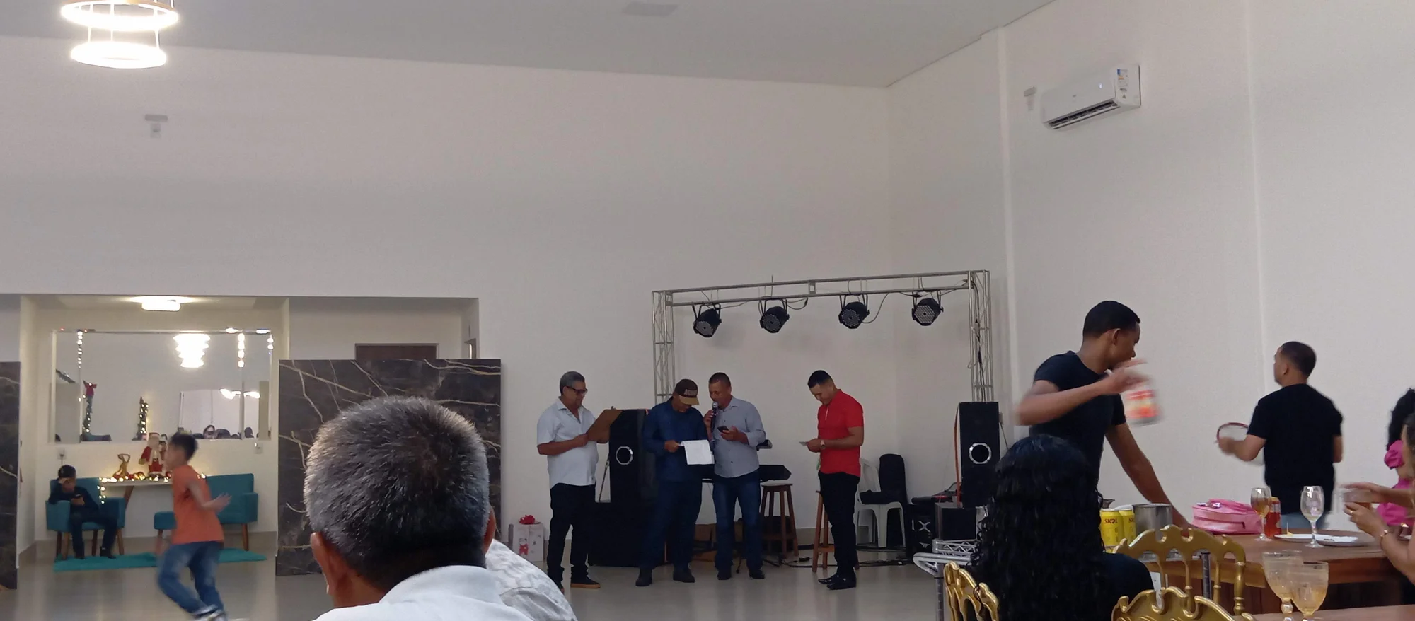 /image/19o-encontro-de-liderancas-rurais-reune-autoridades-associacoes-e-produtores-em-lagoa-dos-patos-mg?src=https%3A%2F%2Fimg2.pixhost.to%2Fimages%2F7461%2F719066478_img_20251205_215832.jpg&w=2000&q=85