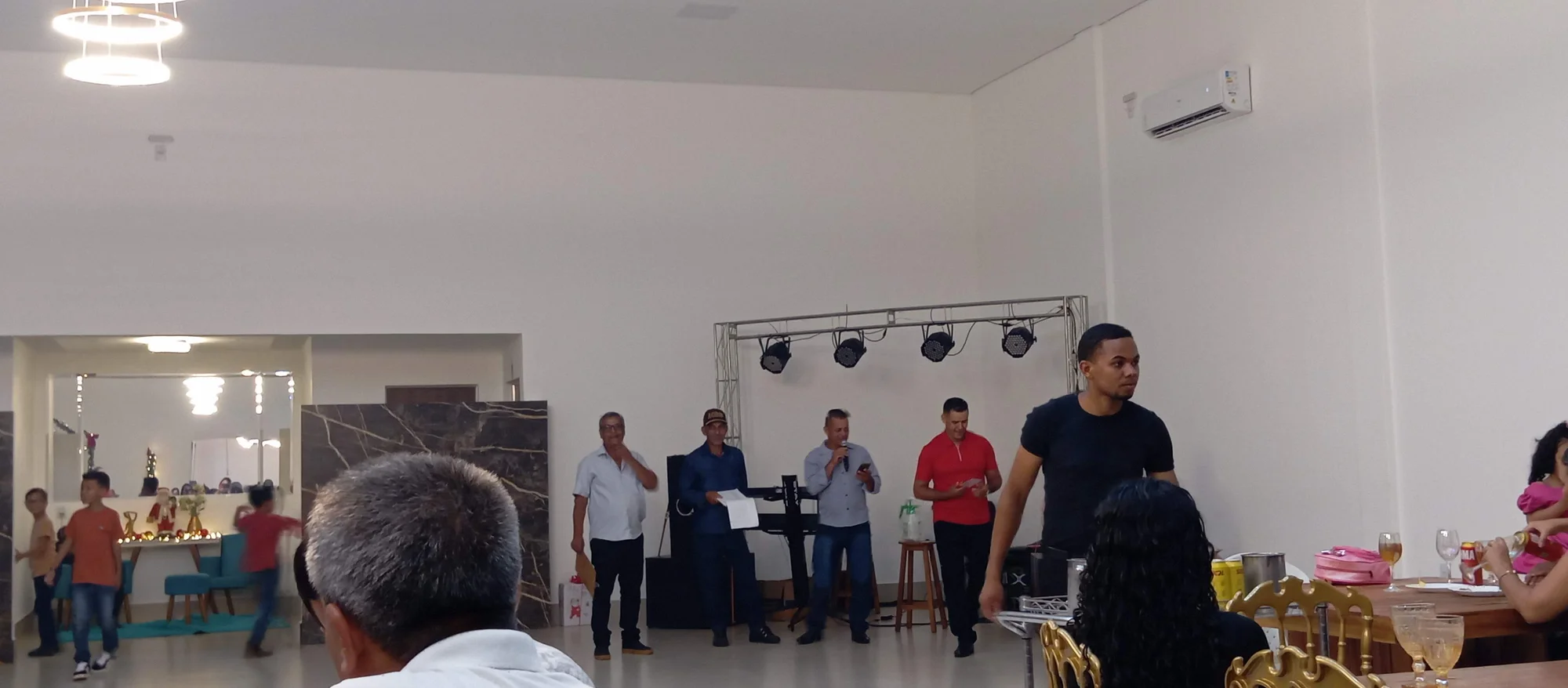 /image/19o-encontro-de-liderancas-rurais-reune-autoridades-associacoes-e-produtores-em-lagoa-dos-patos-mg?src=https%3A%2F%2Fimg2.pixhost.to%2Fimages%2F7461%2F719066480_img_20251205_215841.jpg&w=2000&q=85