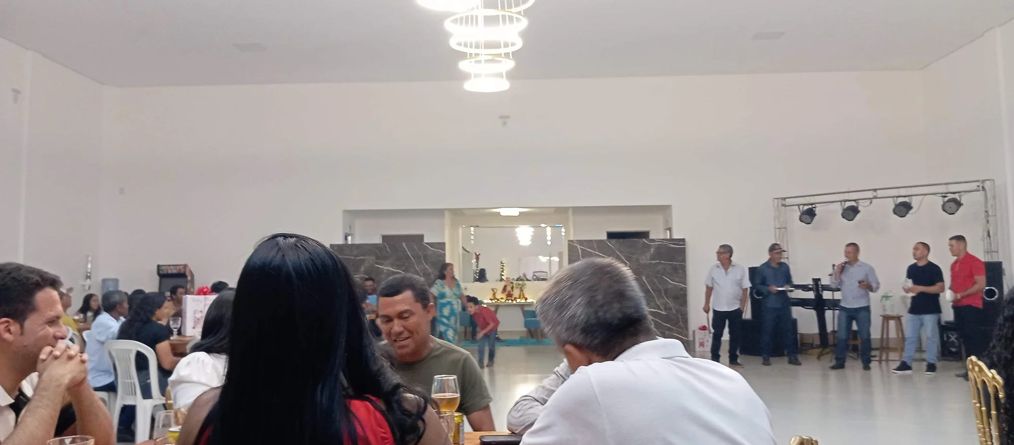 /image/19o-encontro-de-liderancas-rurais-reune-autoridades-associacoes-e-produtores-em-lagoa-dos-patos-mg?src=https%3A%2F%2Fimg2.pixhost.to%2Fimages%2F7461%2F719066520_img_20251205_220240.jpg&w=2000&q=85