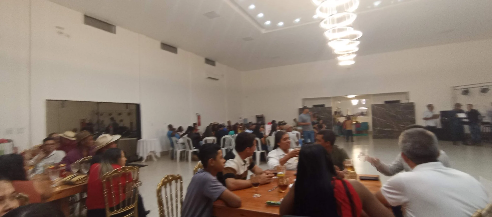 /image/19o-encontro-de-liderancas-rurais-reune-autoridades-associacoes-e-produtores-em-lagoa-dos-patos-mg?src=https%3A%2F%2Fimg2.pixhost.to%2Fimages%2F7461%2F719066539_img_20251205_220351.jpg&w=2000&q=85