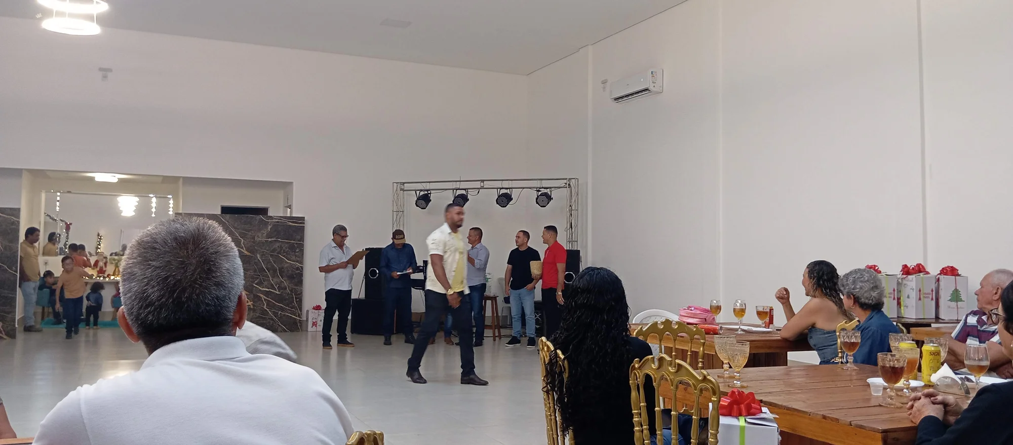 /image/19o-encontro-de-liderancas-rurais-reune-autoridades-associacoes-e-produtores-em-lagoa-dos-patos-mg?src=https%3A%2F%2Fimg2.pixhost.to%2Fimages%2F7461%2F719066548_img_20251205_220421.jpg&w=2000&q=85