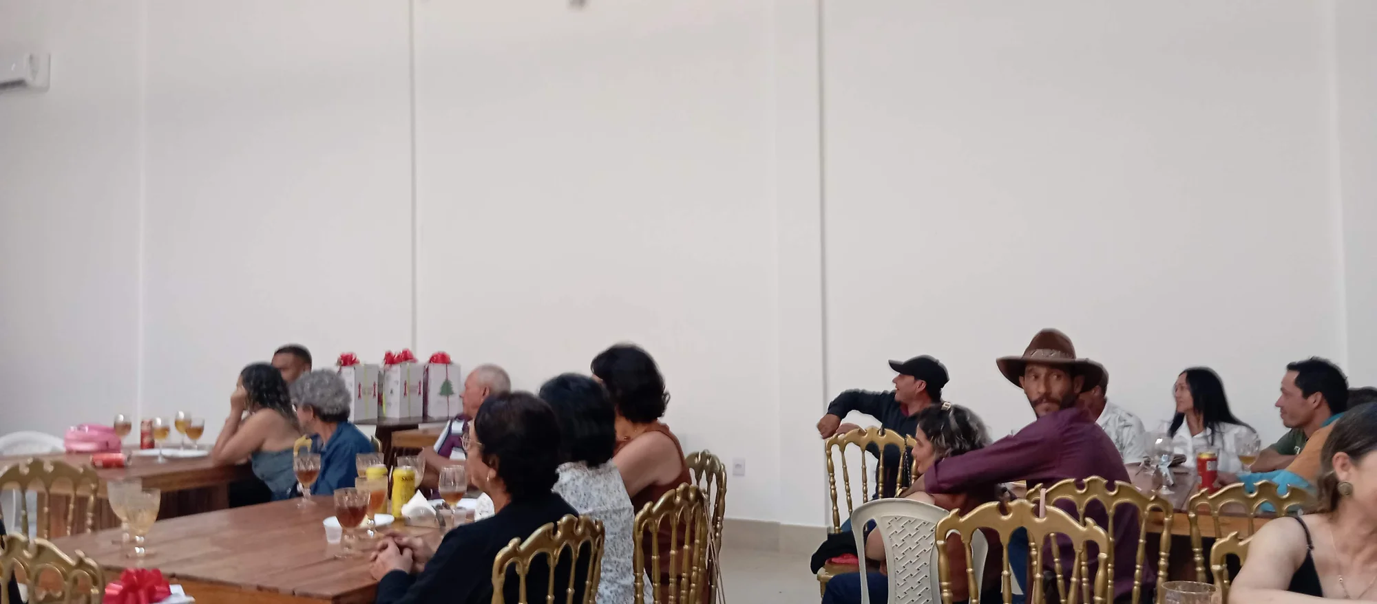 /image/19o-encontro-de-liderancas-rurais-reune-autoridades-associacoes-e-produtores-em-lagoa-dos-patos-mg?src=https%3A%2F%2Fimg2.pixhost.to%2Fimages%2F7461%2F719066558_img_20251205_220456.jpg&w=2000&q=85