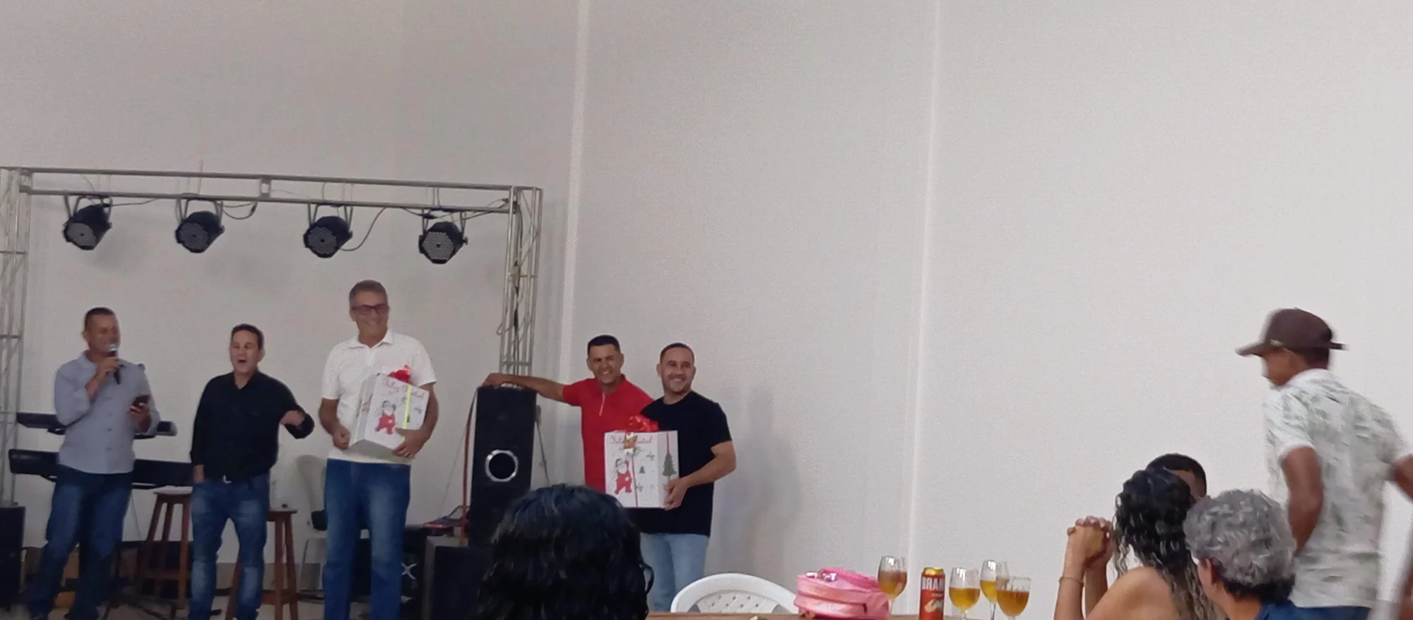 /image/19o-encontro-de-liderancas-rurais-reune-autoridades-associacoes-e-produtores-em-lagoa-dos-patos-mg?src=https%3A%2F%2Fimg2.pixhost.to%2Fimages%2F7461%2F719066594_img_20251205_220655.jpg&w=2000&q=85