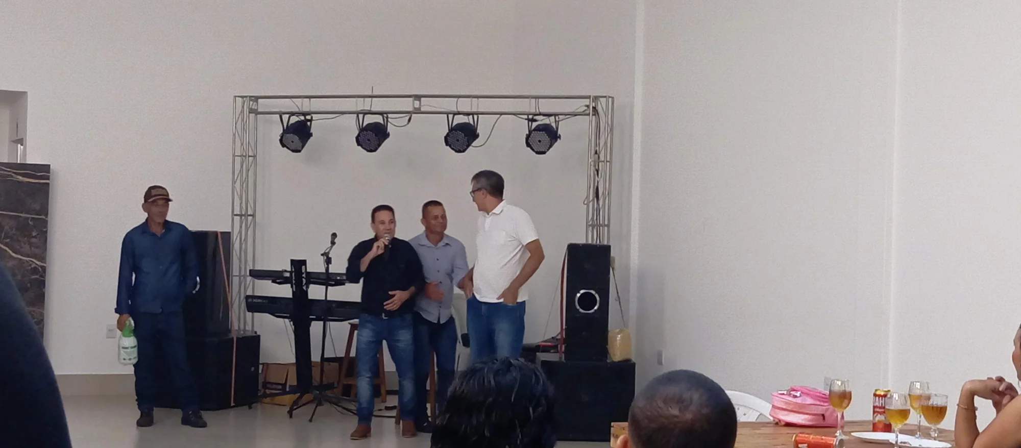 /image/19o-encontro-de-liderancas-rurais-reune-autoridades-associacoes-e-produtores-em-lagoa-dos-patos-mg?src=https%3A%2F%2Fimg2.pixhost.to%2Fimages%2F7461%2F719066621_img_20251205_220911.jpg&w=2000&q=85