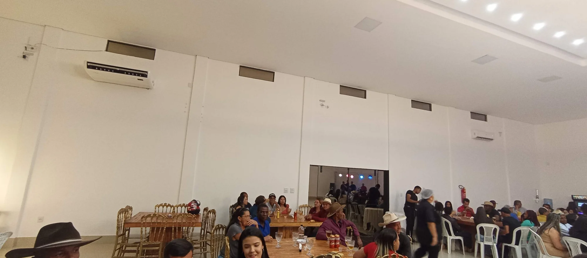 /image/19o-encontro-de-liderancas-rurais-reune-autoridades-associacoes-e-produtores-em-lagoa-dos-patos-mg?src=https%3A%2F%2Fimg2.pixhost.to%2Fimages%2F7461%2F719066631_img_20251205_223349.jpg&w=2000&q=85