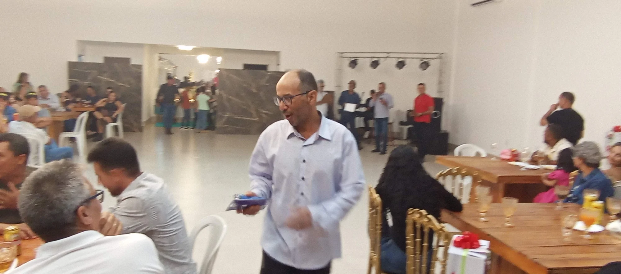 /image/19o-encontro-de-liderancas-rurais-reune-autoridades-associacoes-e-produtores-em-lagoa-dos-patos-mg?src=https%3A%2F%2Fimg2.pixhost.to%2Fimages%2F7461%2F719066671_img_20251205_214602.jpg&w=2000&q=85