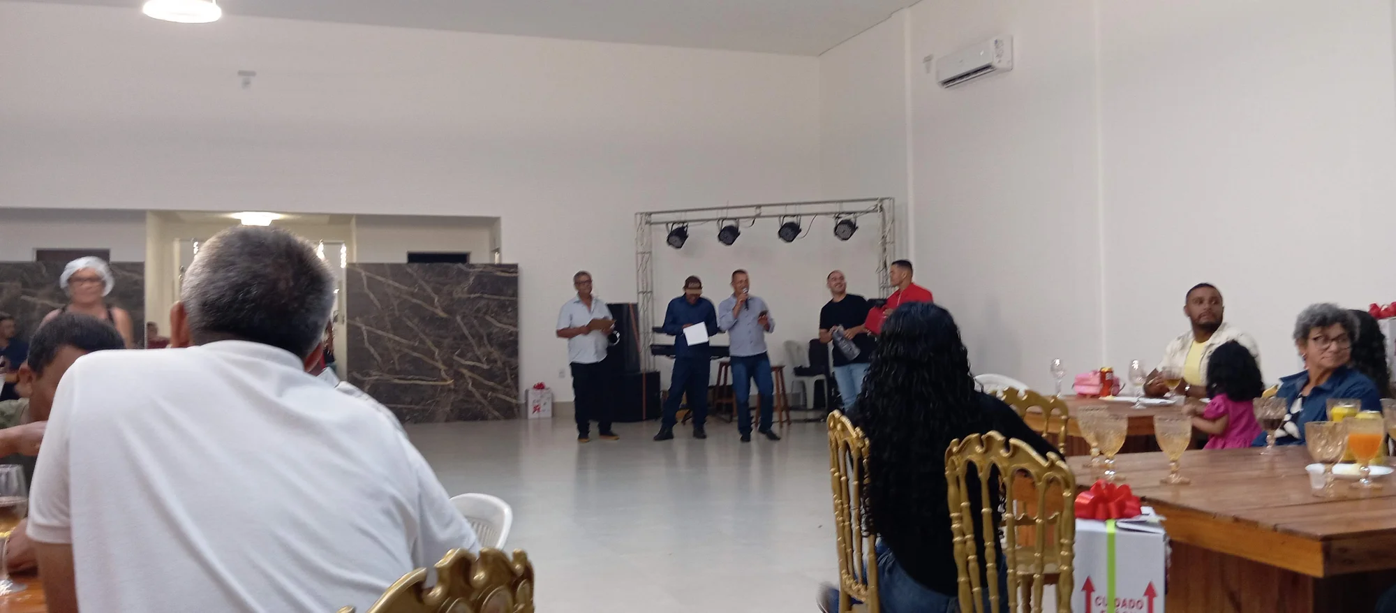 /image/19o-encontro-de-liderancas-rurais-reune-autoridades-associacoes-e-produtores-em-lagoa-dos-patos-mg?src=https%3A%2F%2Fimg2.pixhost.to%2Fimages%2F7461%2F719066675_img_20251205_214644.jpg&w=2000&q=85