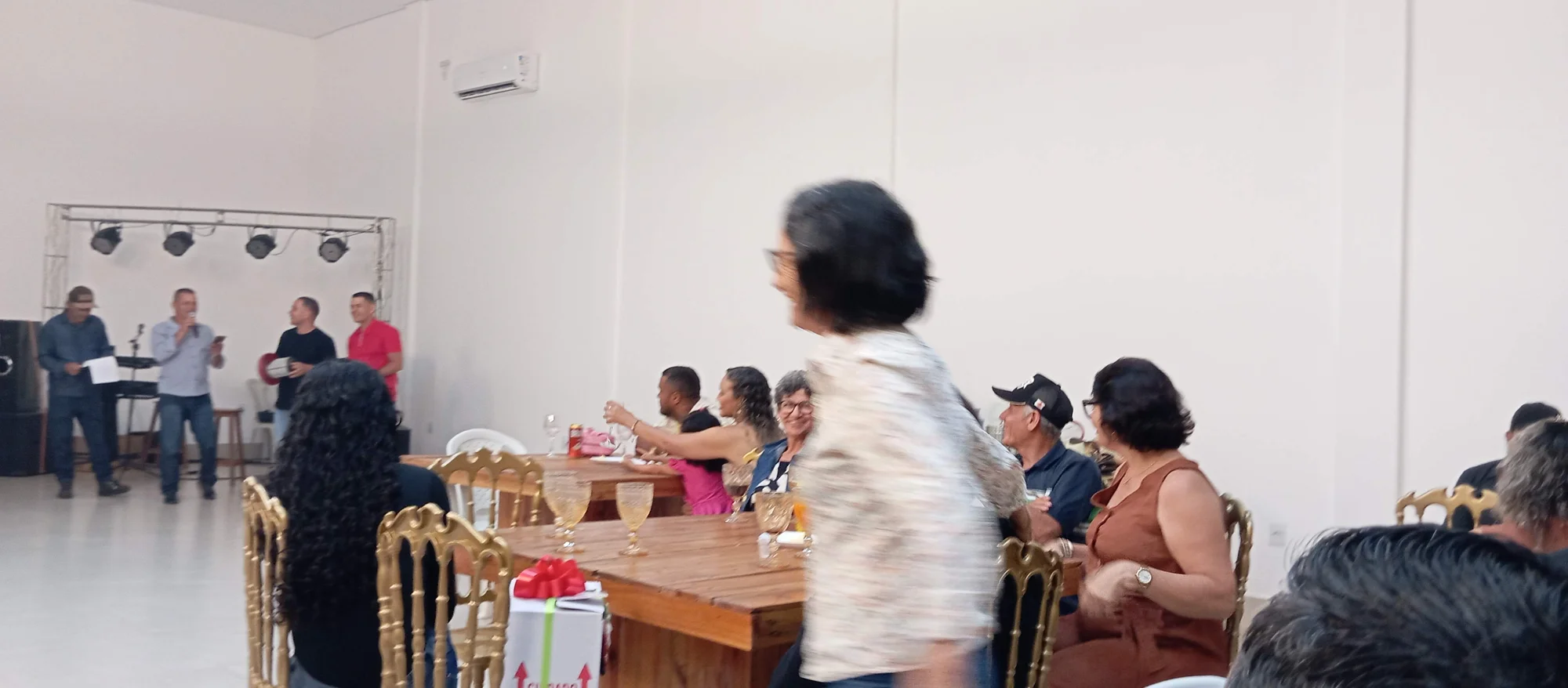 /image/19o-encontro-de-liderancas-rurais-reune-autoridades-associacoes-e-produtores-em-lagoa-dos-patos-mg?src=https%3A%2F%2Fimg2.pixhost.to%2Fimages%2F7461%2F719066691_img_20251205_214835.jpg&w=2000&q=85