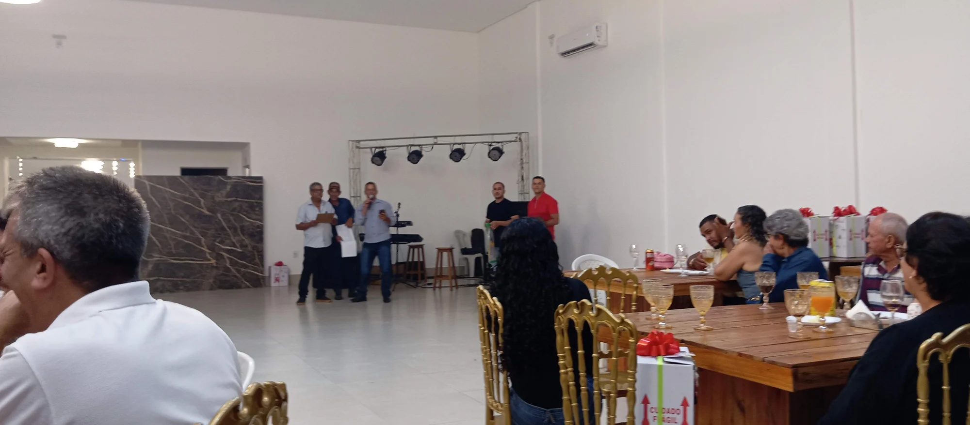 /image/19o-encontro-de-liderancas-rurais-reune-autoridades-associacoes-e-produtores-em-lagoa-dos-patos-mg?src=https%3A%2F%2Fimg2.pixhost.to%2Fimages%2F7461%2F719066701_img_20251205_214932.jpg&w=2000&q=85