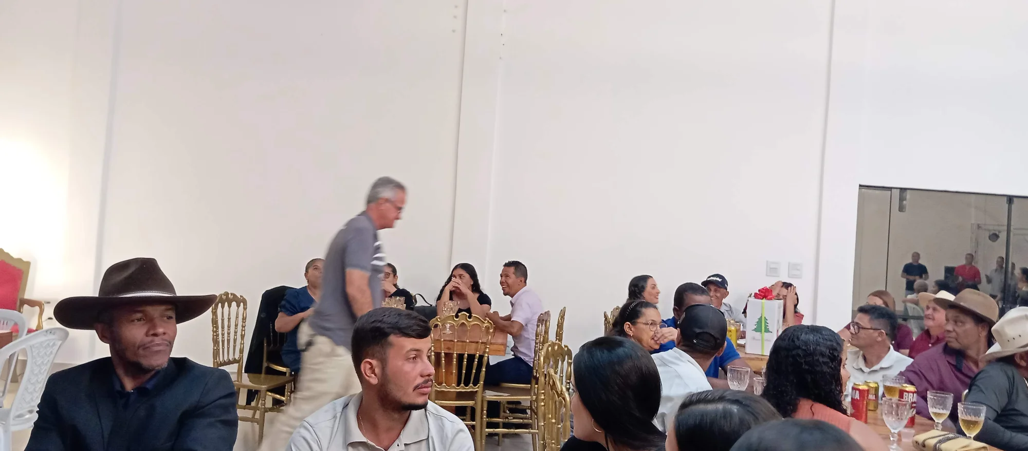 /image/19o-encontro-de-liderancas-rurais-reune-autoridades-associacoes-e-produtores-em-lagoa-dos-patos-mg?src=https%3A%2F%2Fimg2.pixhost.to%2Fimages%2F7461%2F719066728_img_20251205_215009.jpg&w=2000&q=85