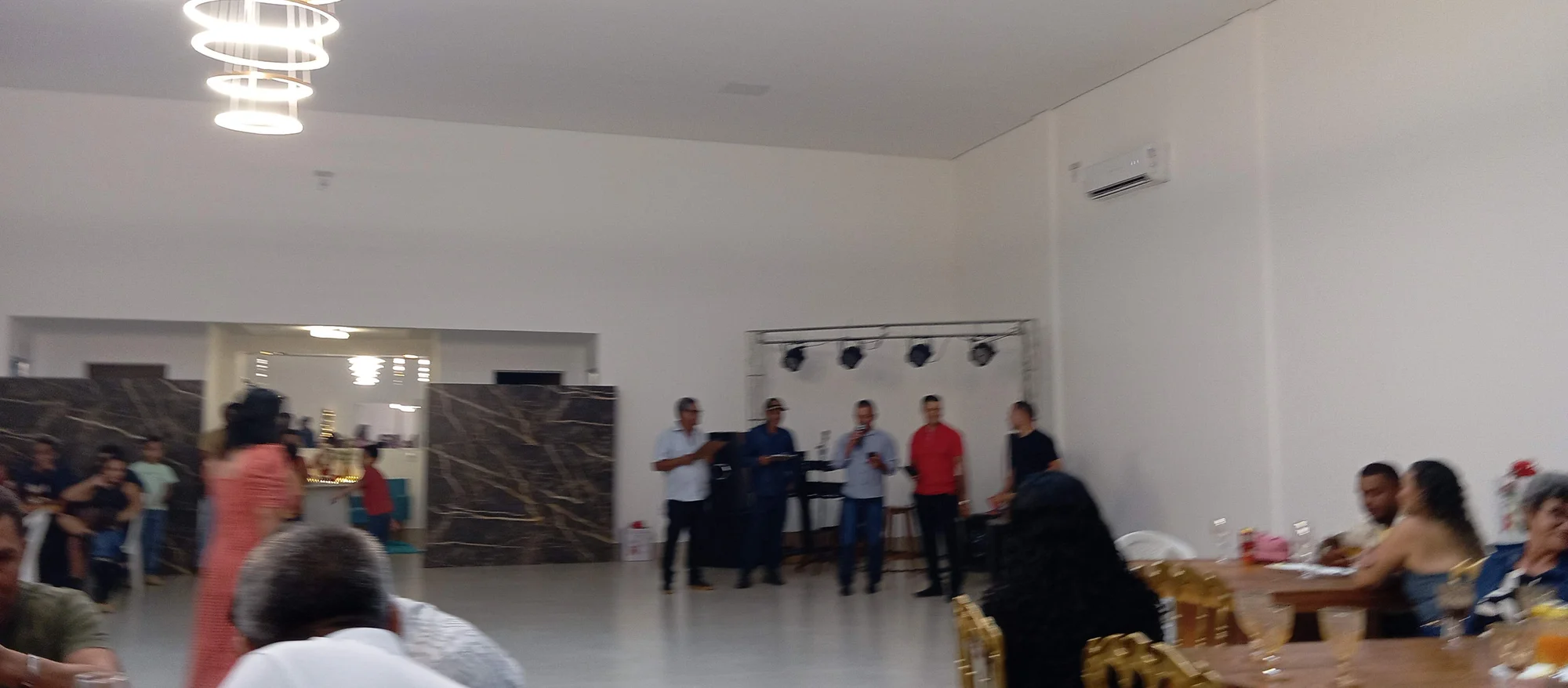 /image/19o-encontro-de-liderancas-rurais-reune-autoridades-associacoes-e-produtores-em-lagoa-dos-patos-mg?src=https%3A%2F%2Fimg2.pixhost.to%2Fimages%2F7461%2F719066740_img_20251205_215132.jpg&w=2000&q=85