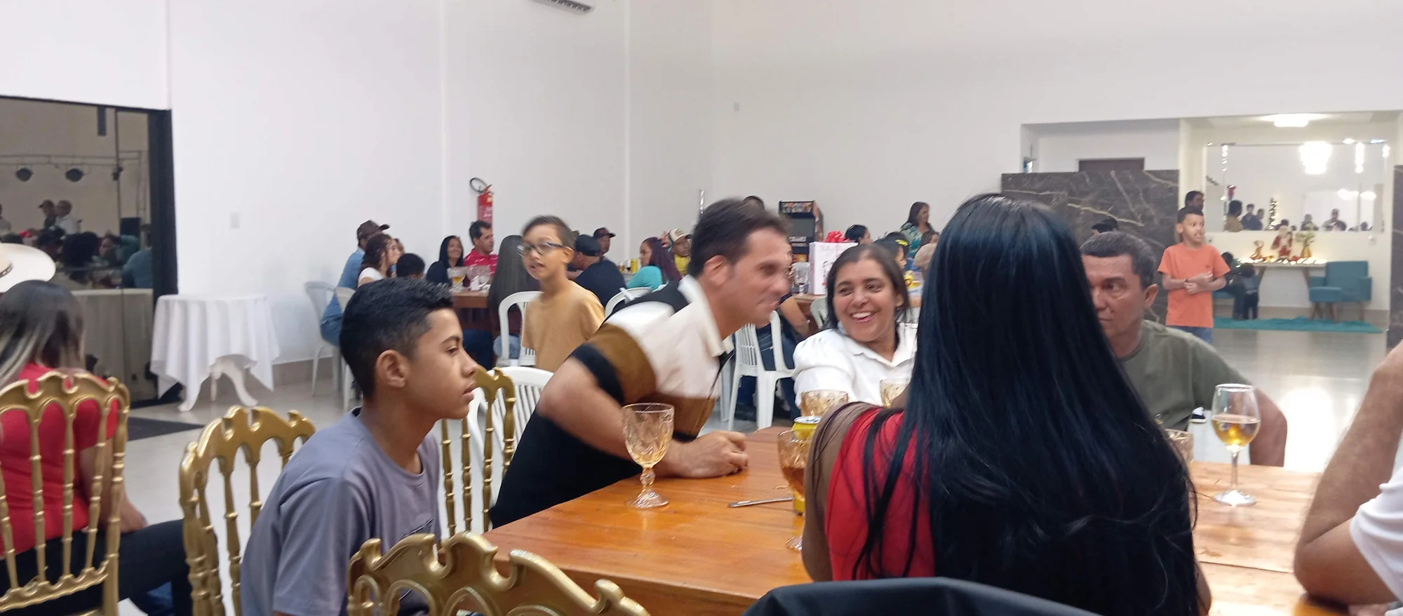 /image/19o-encontro-de-liderancas-rurais-reune-autoridades-associacoes-e-produtores-em-lagoa-dos-patos-mg?src=https%3A%2F%2Fimg2.pixhost.to%2Fimages%2F7461%2F719066742_img_20251205_215144.jpg&w=2000&q=85
