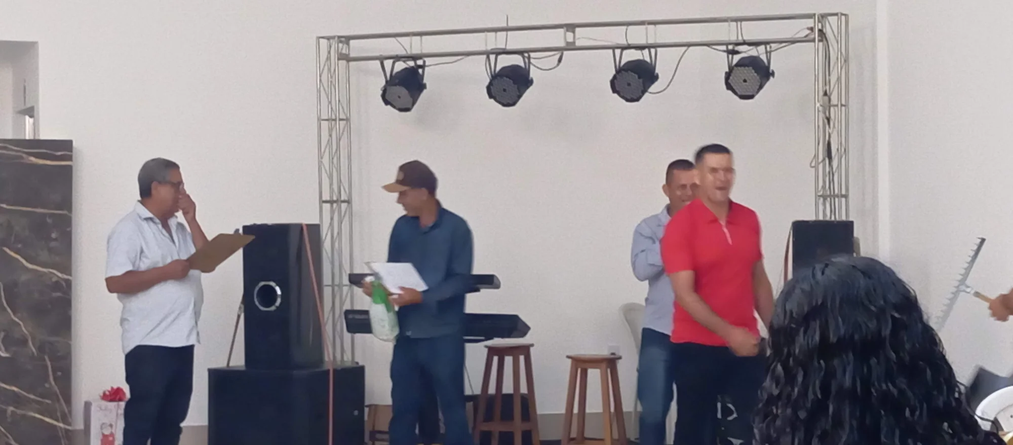/image/19o-encontro-de-liderancas-rurais-reune-autoridades-associacoes-e-produtores-em-lagoa-dos-patos-mg?src=https%3A%2F%2Fimg2.pixhost.to%2Fimages%2F7461%2F719066750_img_20251205_215217.jpg&w=2000&q=85