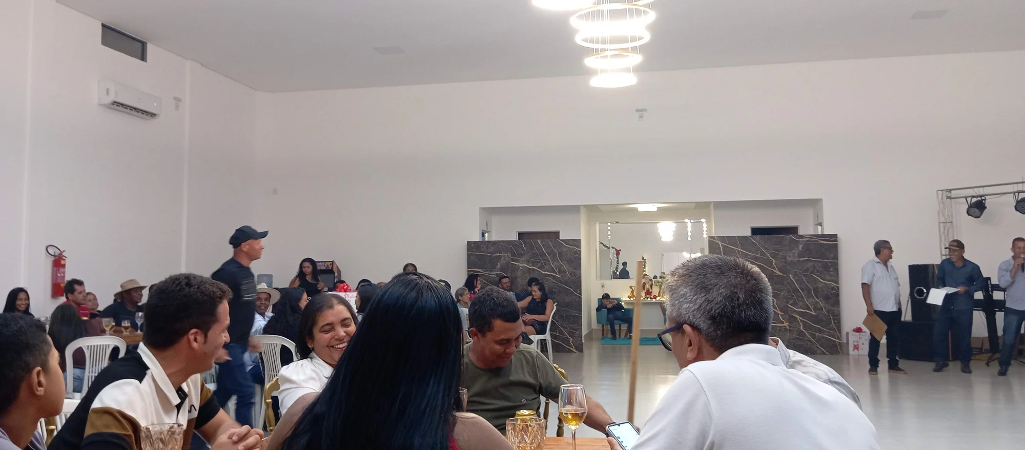 /image/19o-encontro-de-liderancas-rurais-reune-autoridades-associacoes-e-produtores-em-lagoa-dos-patos-mg?src=https%3A%2F%2Fimg2.pixhost.to%2Fimages%2F7461%2F719066766_img_20251205_215427.jpg&w=2000&q=85