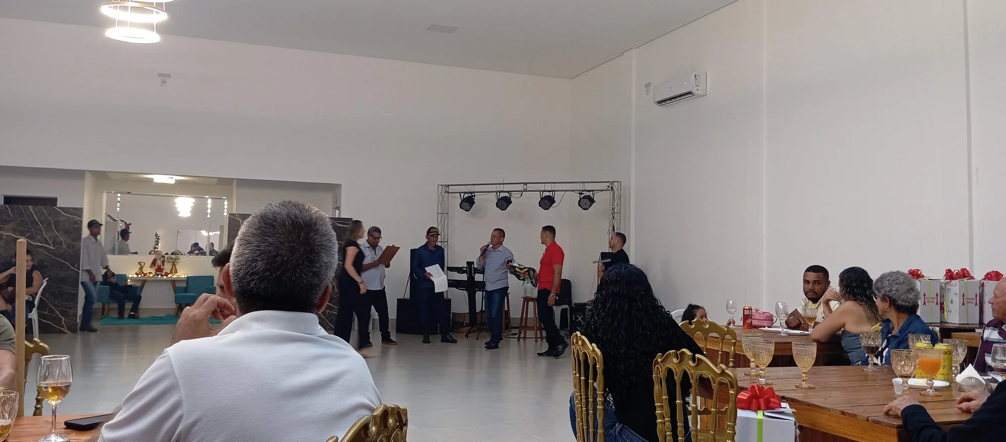 /image/19o-encontro-de-liderancas-rurais-reune-autoridades-associacoes-e-produtores-em-lagoa-dos-patos-mg?src=https%3A%2F%2Fimg2.pixhost.to%2Fimages%2F7461%2F719066783_img_20251205_215509.jpg&w=2000&q=85