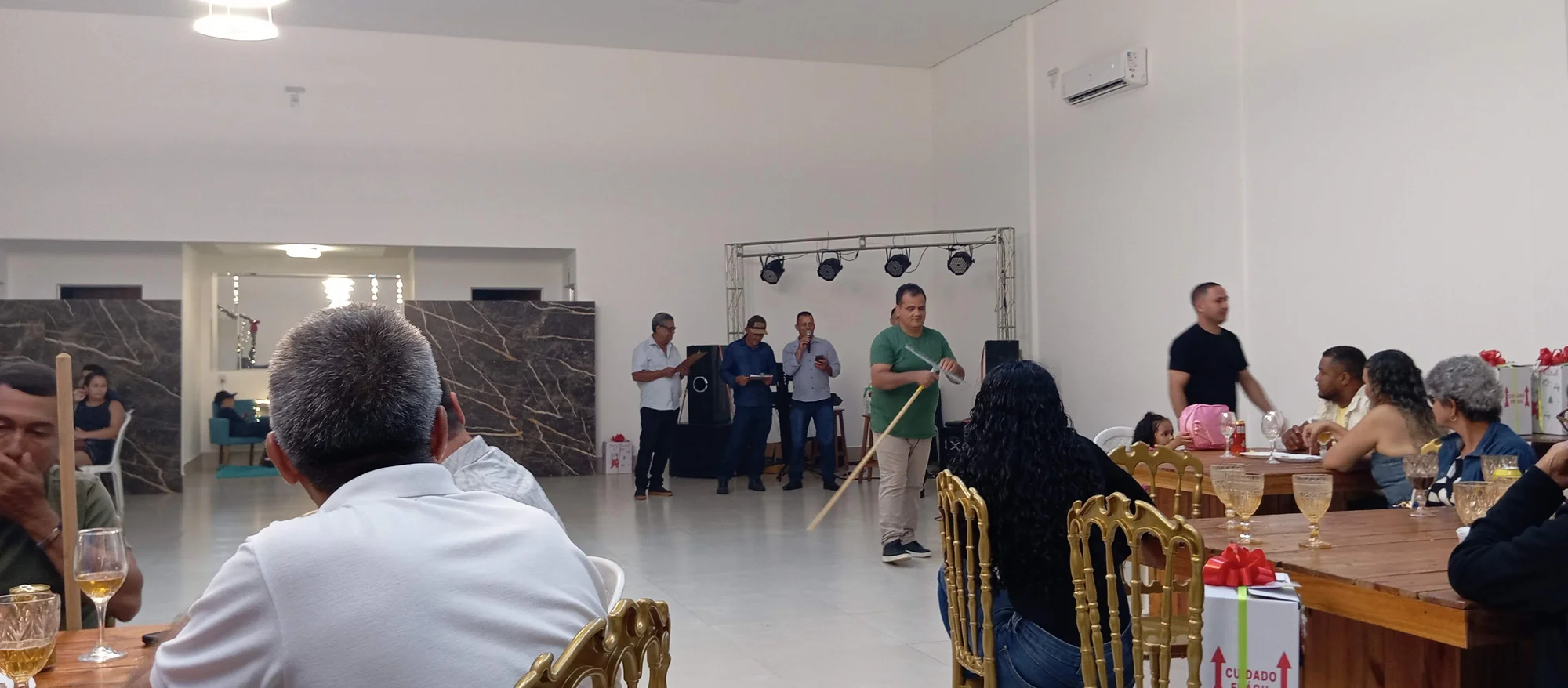 /image/19o-encontro-de-liderancas-rurais-reune-autoridades-associacoes-e-produtores-em-lagoa-dos-patos-mg?src=https%3A%2F%2Fimg2.pixhost.to%2Fimages%2F7461%2F719066794_img_20251205_215547.jpg&w=2000&q=85