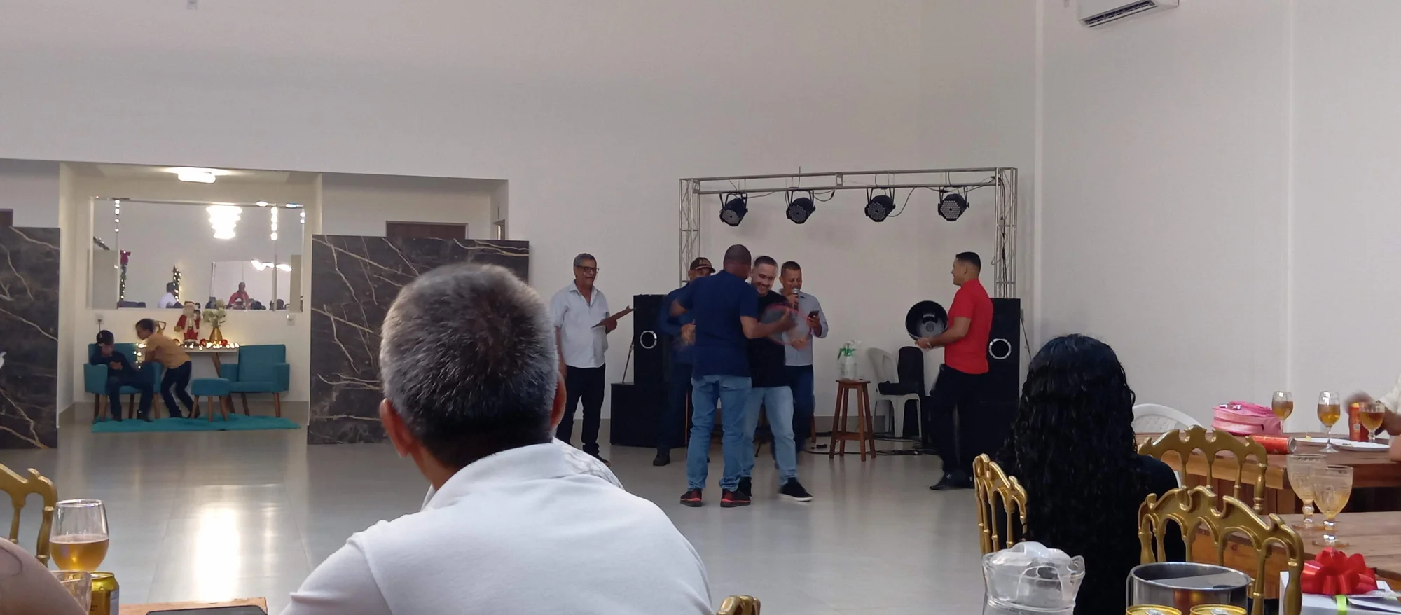 /image/19o-encontro-de-liderancas-rurais-reune-autoridades-associacoes-e-produtores-em-lagoa-dos-patos-mg?src=https%3A%2F%2Fimg2.pixhost.to%2Fimages%2F7461%2F719066808_img_20251205_215907.jpg&w=2000&q=85