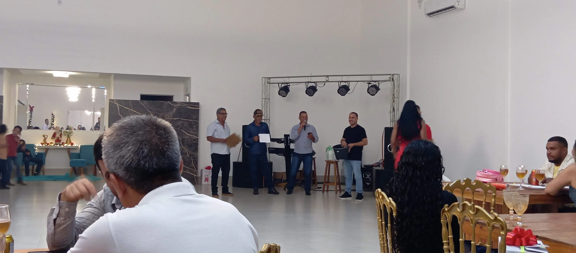 /image/19o-encontro-de-liderancas-rurais-reune-autoridades-associacoes-e-produtores-em-lagoa-dos-patos-mg?src=https%3A%2F%2Fimg2.pixhost.to%2Fimages%2F7461%2F719066829_img_20251205_220123.jpg&w=2000&q=85