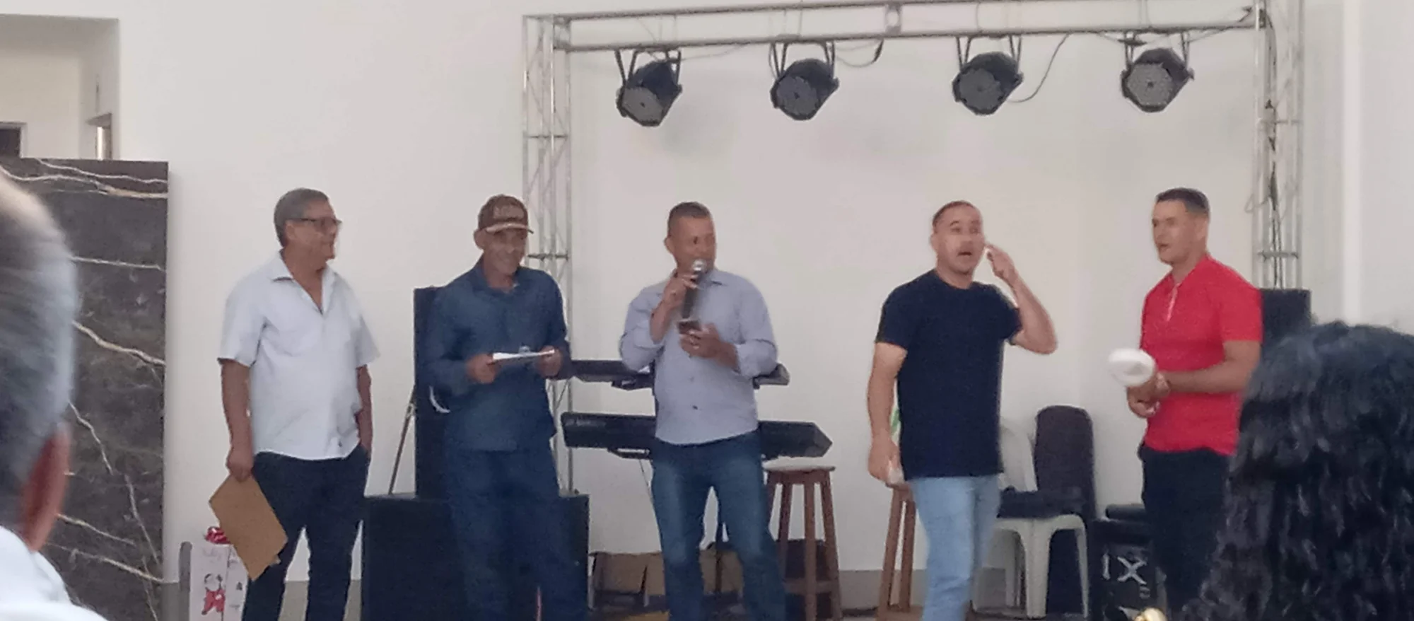 /image/19o-encontro-de-liderancas-rurais-reune-autoridades-associacoes-e-produtores-em-lagoa-dos-patos-mg?src=https%3A%2F%2Fimg2.pixhost.to%2Fimages%2F7461%2F719066845_img_20251205_220249.jpg&w=2000&q=85