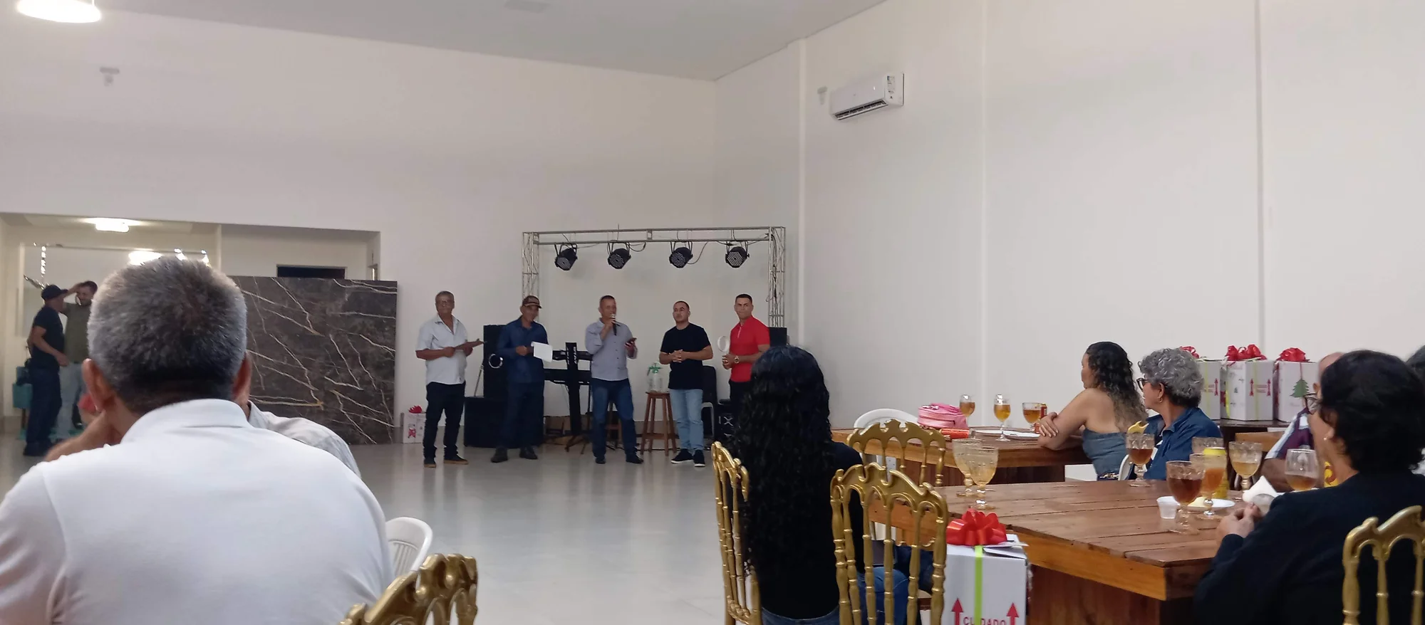 /image/19o-encontro-de-liderancas-rurais-reune-autoridades-associacoes-e-produtores-em-lagoa-dos-patos-mg?src=https%3A%2F%2Fimg2.pixhost.to%2Fimages%2F7461%2F719066849_img_20251205_220310.jpg&w=2000&q=85