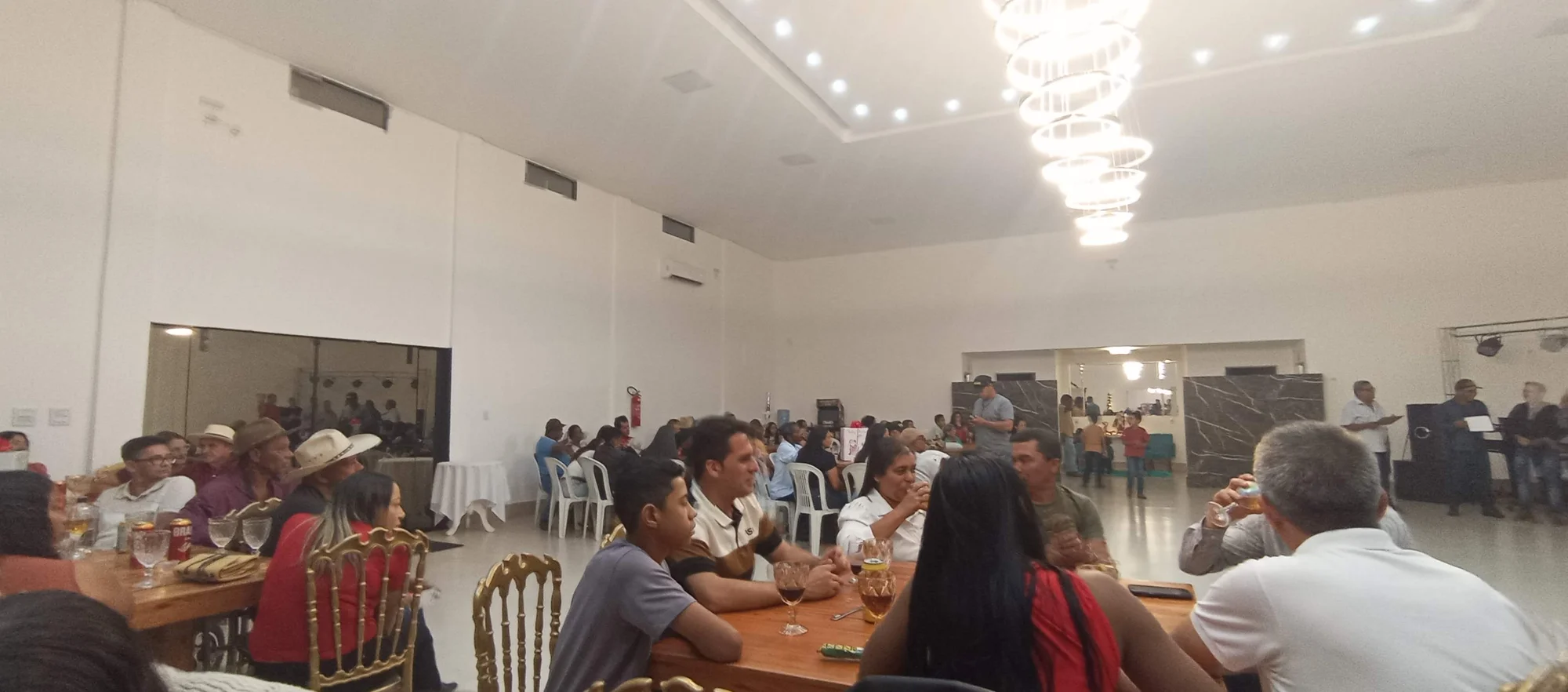 /image/19o-encontro-de-liderancas-rurais-reune-autoridades-associacoes-e-produtores-em-lagoa-dos-patos-mg?src=https%3A%2F%2Fimg2.pixhost.to%2Fimages%2F7461%2F719066864_img_20251205_220354.jpg&w=2000&q=85