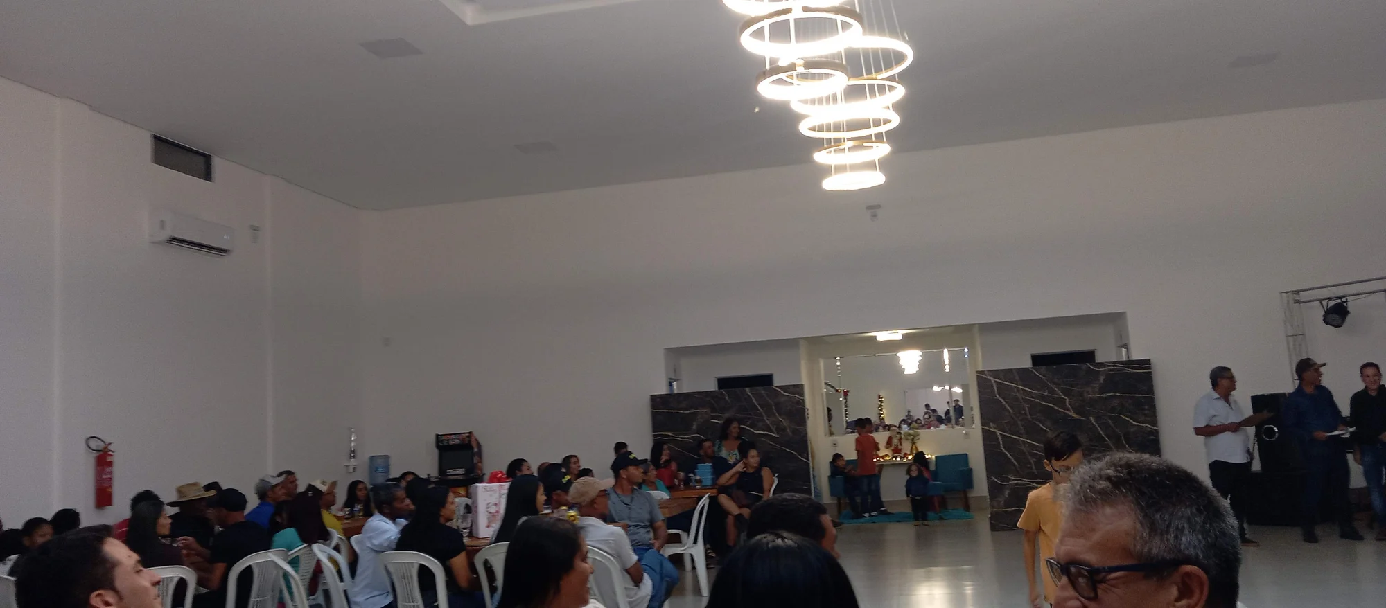 /image/19o-encontro-de-liderancas-rurais-reune-autoridades-associacoes-e-produtores-em-lagoa-dos-patos-mg?src=https%3A%2F%2Fimg2.pixhost.to%2Fimages%2F7461%2F719066872_img_20251205_220426.jpg&w=2000&q=85