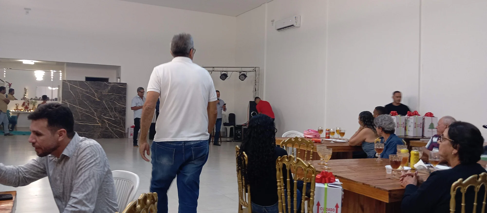 /image/19o-encontro-de-liderancas-rurais-reune-autoridades-associacoes-e-produtores-em-lagoa-dos-patos-mg?src=https%3A%2F%2Fimg2.pixhost.to%2Fimages%2F7461%2F719066882_img_20251205_220511.jpg&w=2000&q=85