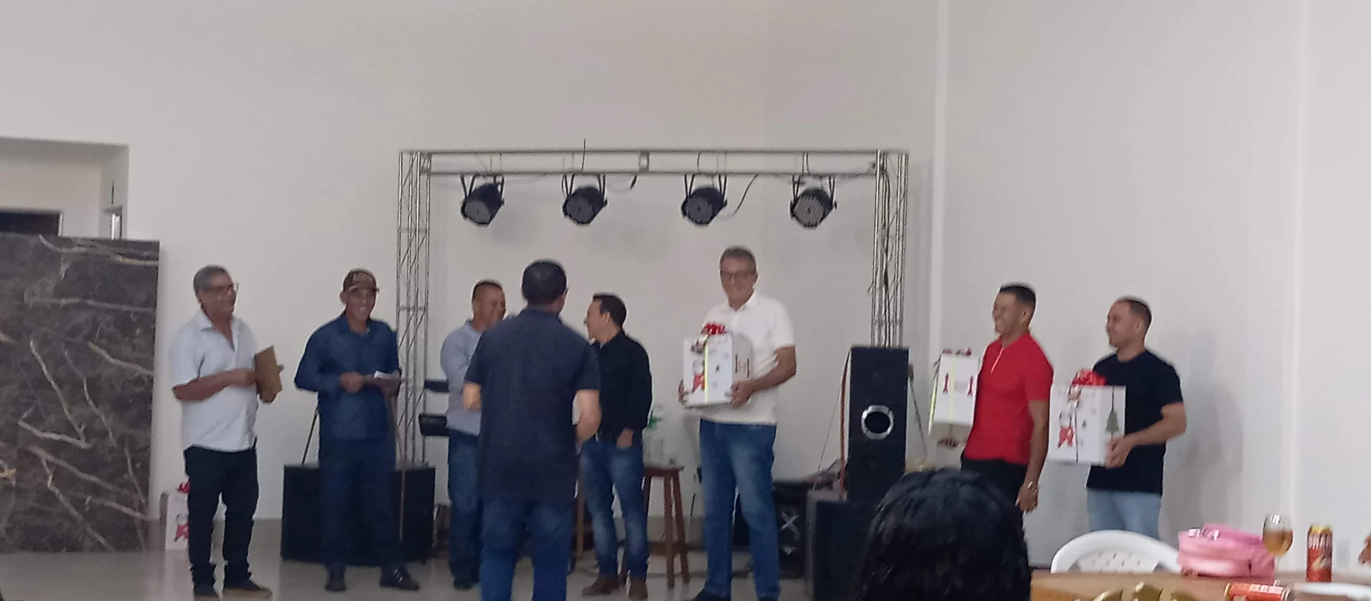 /image/19o-encontro-de-liderancas-rurais-reune-autoridades-associacoes-e-produtores-em-lagoa-dos-patos-mg?src=https%3A%2F%2Fimg2.pixhost.to%2Fimages%2F7461%2F719066901_img_20251205_220622.jpg&w=2000&q=85