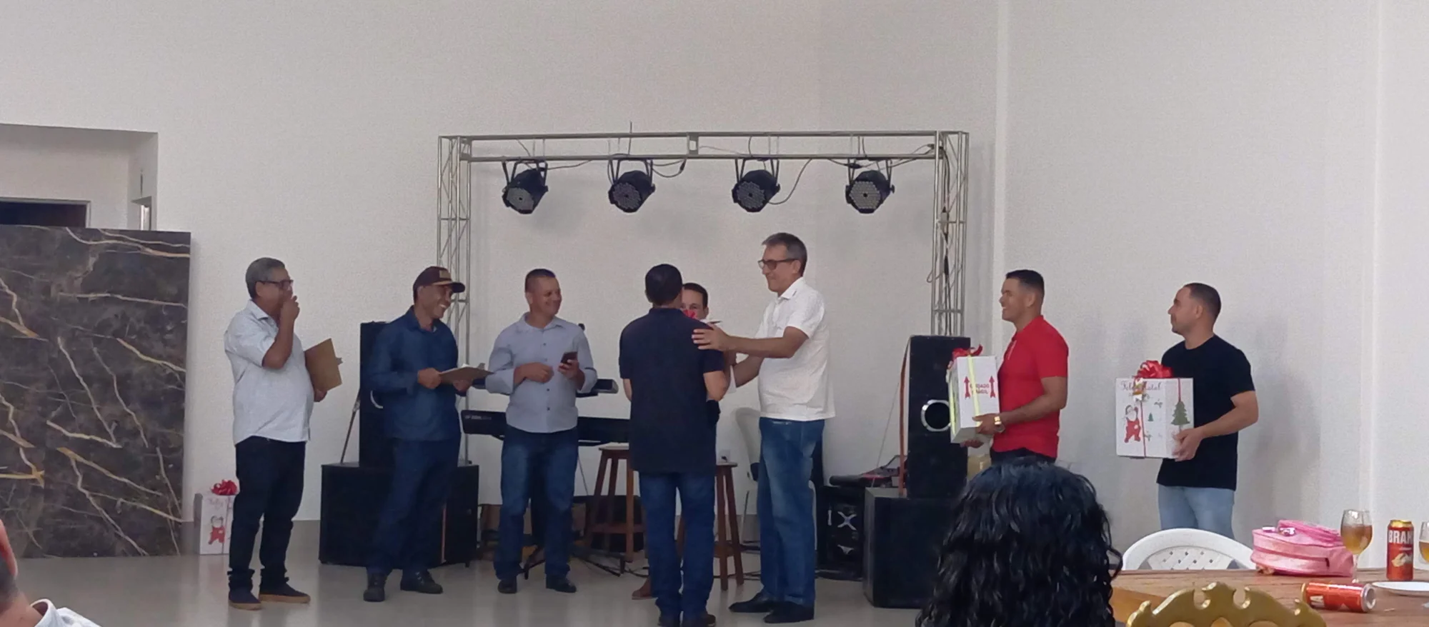 /image/19o-encontro-de-liderancas-rurais-reune-autoridades-associacoes-e-produtores-em-lagoa-dos-patos-mg?src=https%3A%2F%2Fimg2.pixhost.to%2Fimages%2F7461%2F719066906_img_20251205_220628.jpg&w=2000&q=85