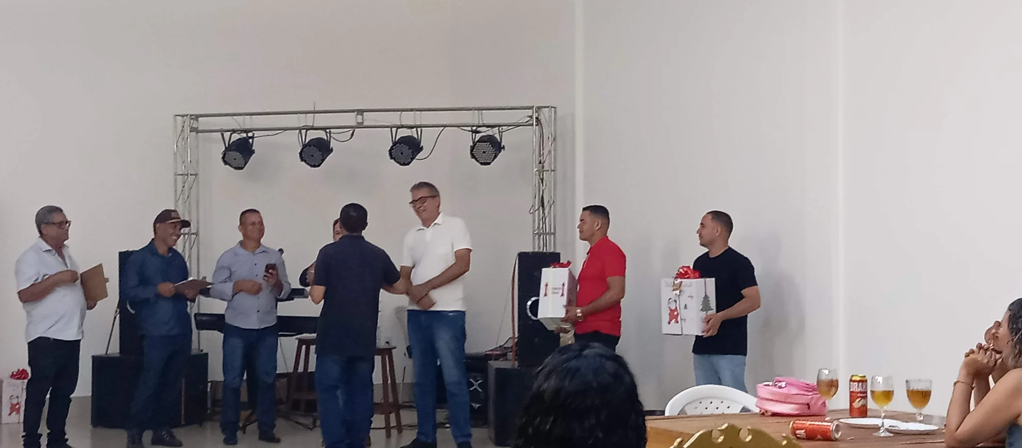 /image/19o-encontro-de-liderancas-rurais-reune-autoridades-associacoes-e-produtores-em-lagoa-dos-patos-mg?src=https%3A%2F%2Fimg2.pixhost.to%2Fimages%2F7461%2F719066909_img_20251205_220631.jpg&w=2000&q=85