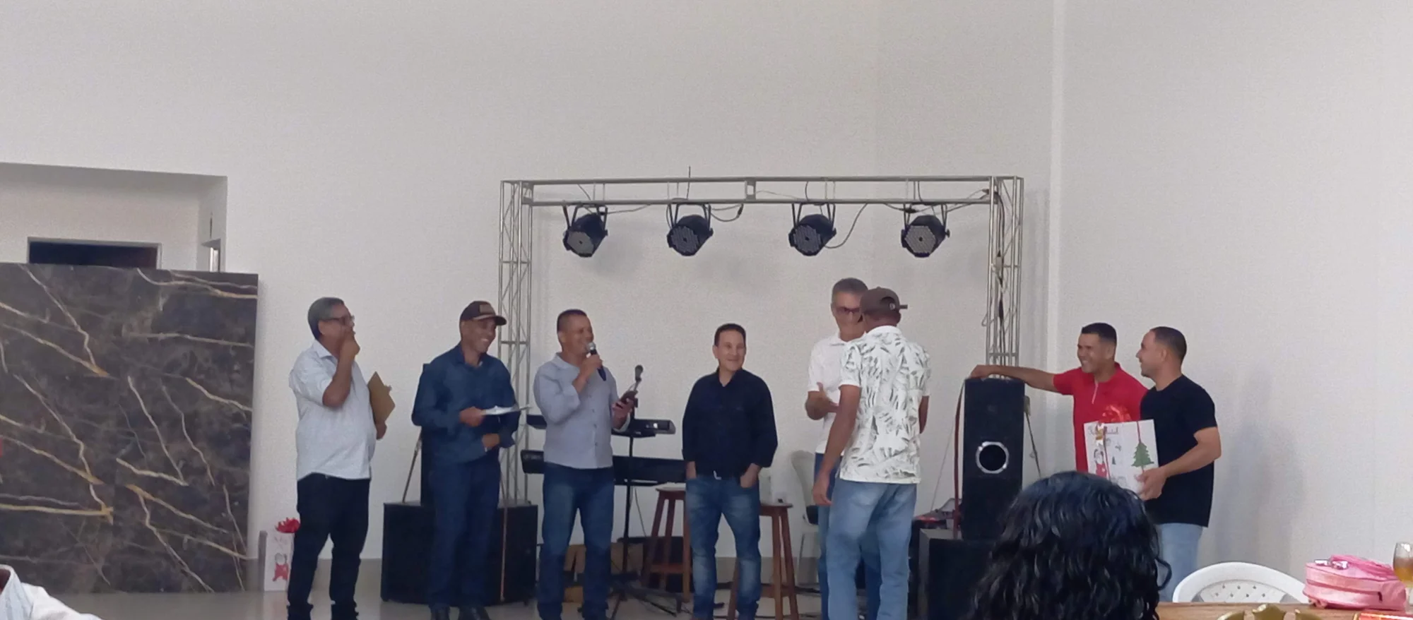 /image/19o-encontro-de-liderancas-rurais-reune-autoridades-associacoes-e-produtores-em-lagoa-dos-patos-mg?src=https%3A%2F%2Fimg2.pixhost.to%2Fimages%2F7461%2F719066910_img_20251205_220700.jpg&w=2000&q=85