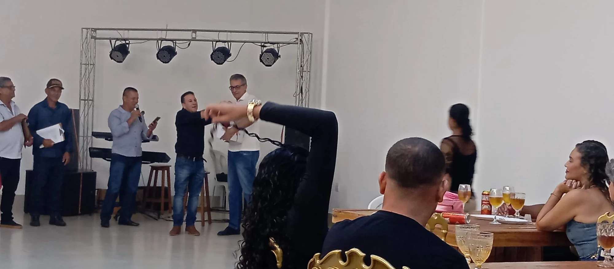/image/19o-encontro-de-liderancas-rurais-reune-autoridades-associacoes-e-produtores-em-lagoa-dos-patos-mg?src=https%3A%2F%2Fimg2.pixhost.to%2Fimages%2F7461%2F719066916_img_20251205_220741.jpg&w=2000&q=85