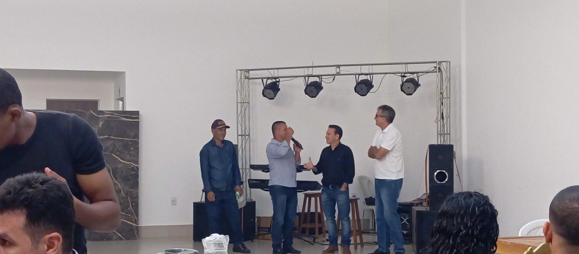 /image/19o-encontro-de-liderancas-rurais-reune-autoridades-associacoes-e-produtores-em-lagoa-dos-patos-mg?src=https%3A%2F%2Fimg2.pixhost.to%2Fimages%2F7461%2F719066934_img_20251205_220853.jpg&w=2000&q=85