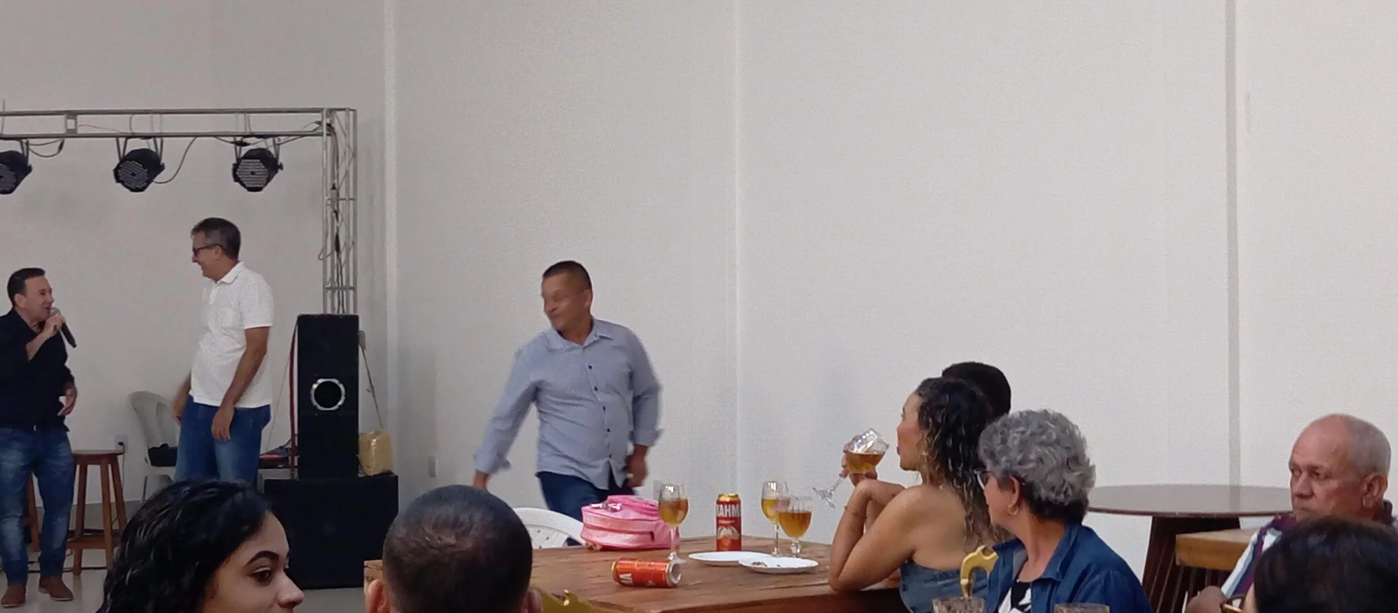 /image/19o-encontro-de-liderancas-rurais-reune-autoridades-associacoes-e-produtores-em-lagoa-dos-patos-mg?src=https%3A%2F%2Fimg2.pixhost.to%2Fimages%2F7461%2F719066949_img_20251205_220919.jpg&w=2000&q=85