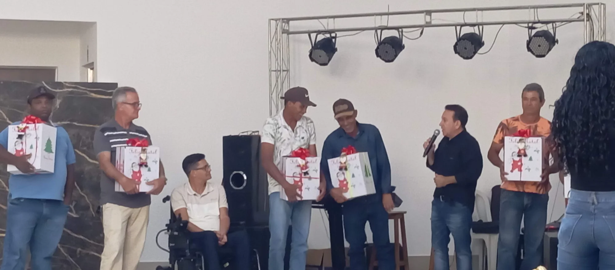 /image/19o-encontro-de-liderancas-rurais-reune-autoridades-associacoes-e-produtores-em-lagoa-dos-patos-mg?src=https%3A%2F%2Fimg2.pixhost.to%2Fimages%2F7461%2F719066982_img_20251205_213729.jpg&w=2000&q=85