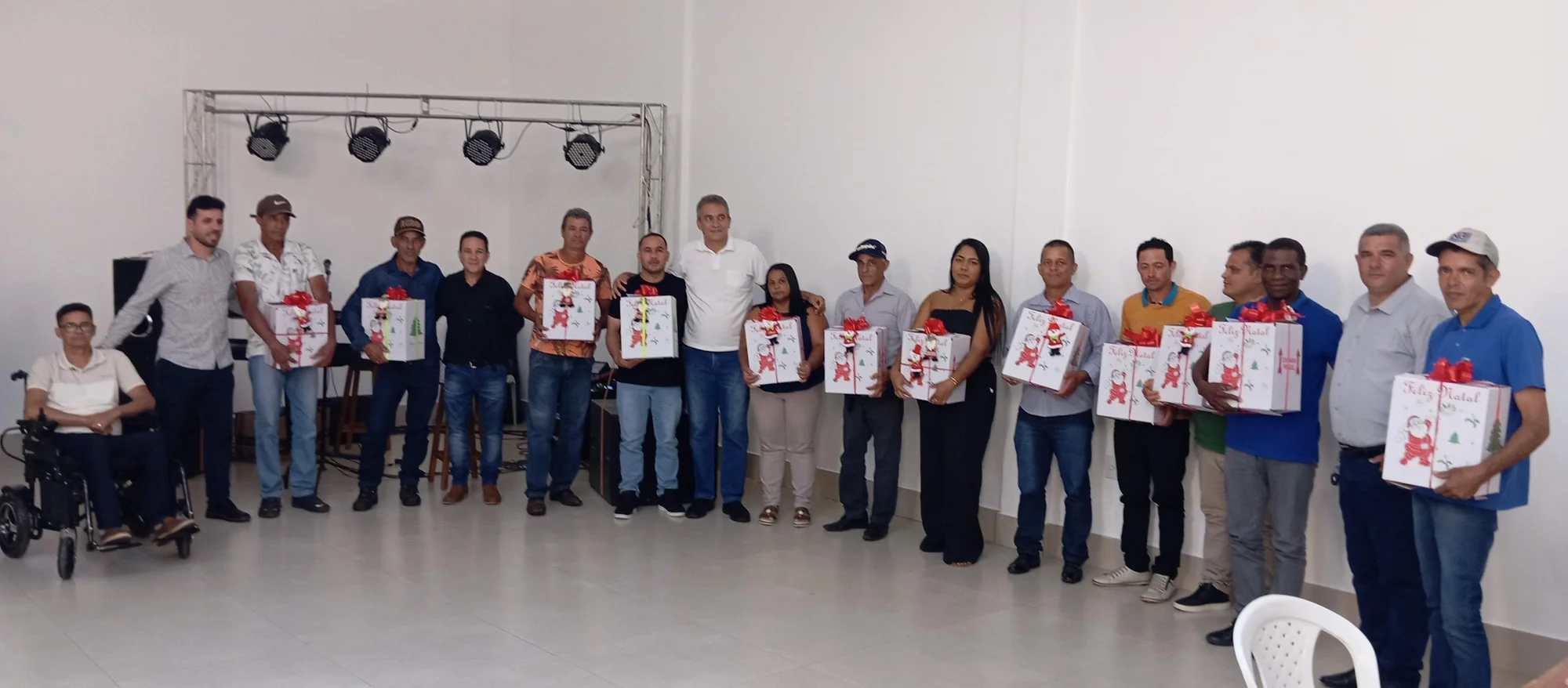 /image/19o-encontro-de-liderancas-rurais-reune-autoridades-associacoes-e-produtores-em-lagoa-dos-patos-mg?src=https%3A%2F%2Fimg2.pixhost.to%2Fimages%2F7461%2F719066986_img_20251205_213806.jpg&w=2000&q=85