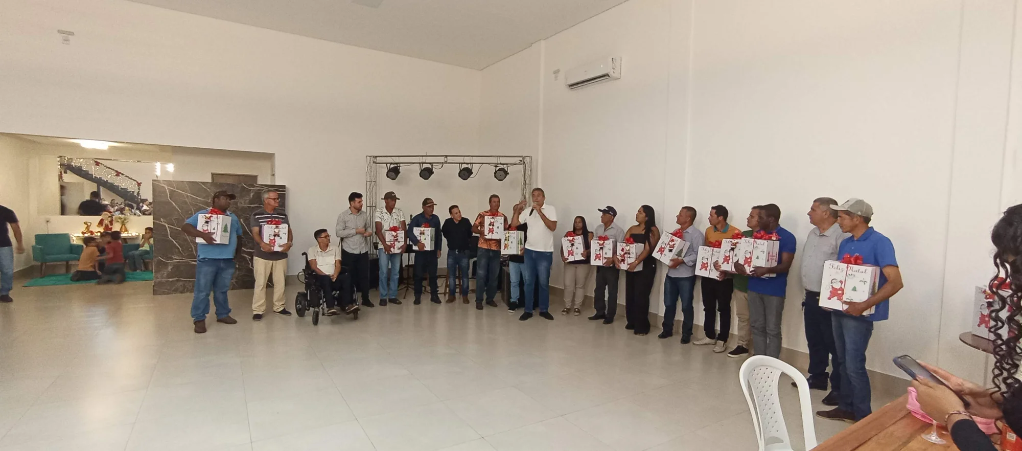 /image/19o-encontro-de-liderancas-rurais-reune-autoridades-associacoes-e-produtores-em-lagoa-dos-patos-mg?src=https%3A%2F%2Fimg2.pixhost.to%2Fimages%2F7461%2F719066989_img_20251205_213826.jpg&w=2000&q=85