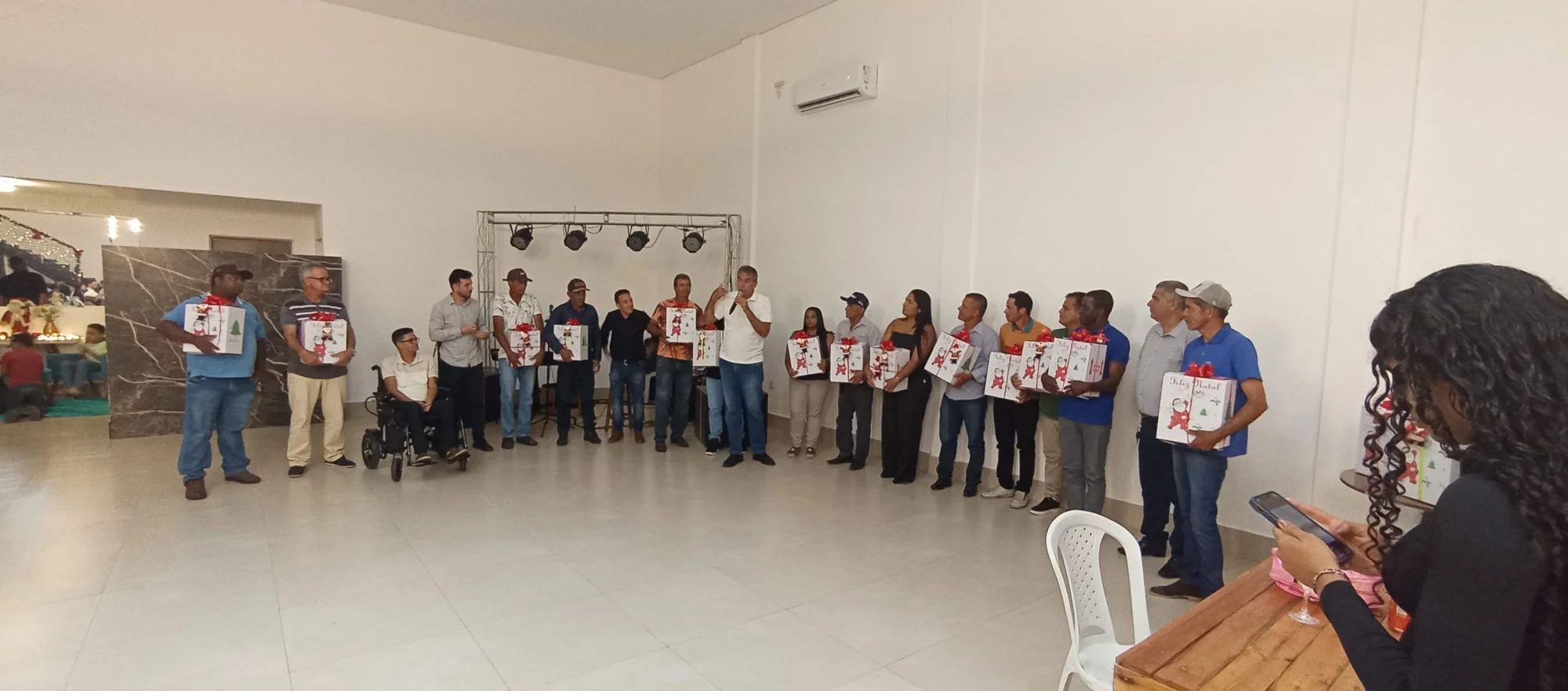 /image/19o-encontro-de-liderancas-rurais-reune-autoridades-associacoes-e-produtores-em-lagoa-dos-patos-mg?src=https%3A%2F%2Fimg2.pixhost.to%2Fimages%2F7461%2F719066992_img_20251205_213828.jpg&w=2000&q=85