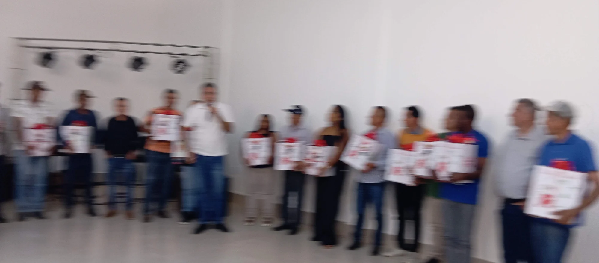 /image/19o-encontro-de-liderancas-rurais-reune-autoridades-associacoes-e-produtores-em-lagoa-dos-patos-mg?src=https%3A%2F%2Fimg2.pixhost.to%2Fimages%2F7461%2F719066996_img_20251205_213841.jpg&w=2000&q=85